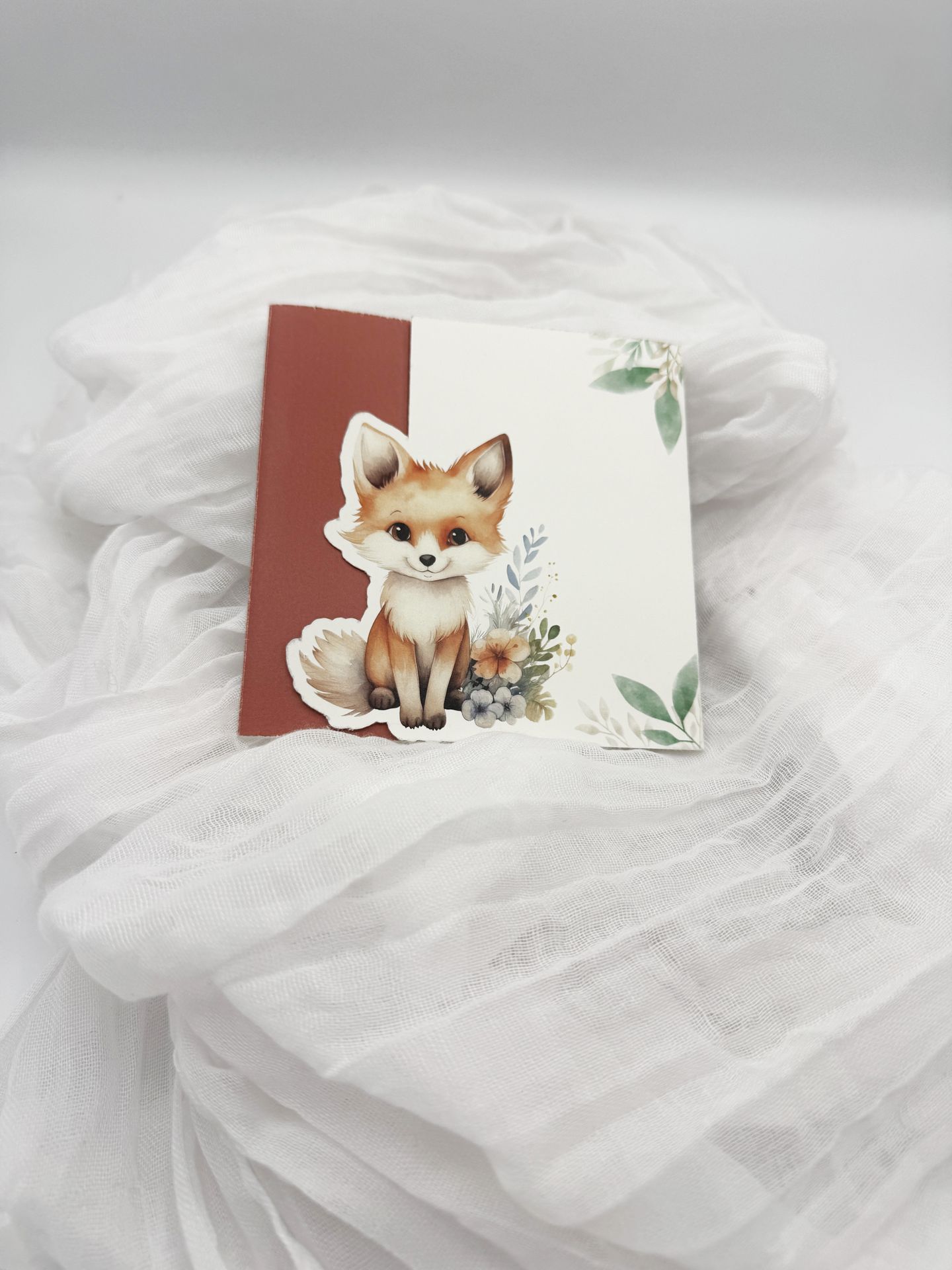 Faire part naissance terracotta découpe à la forme remard feuillage