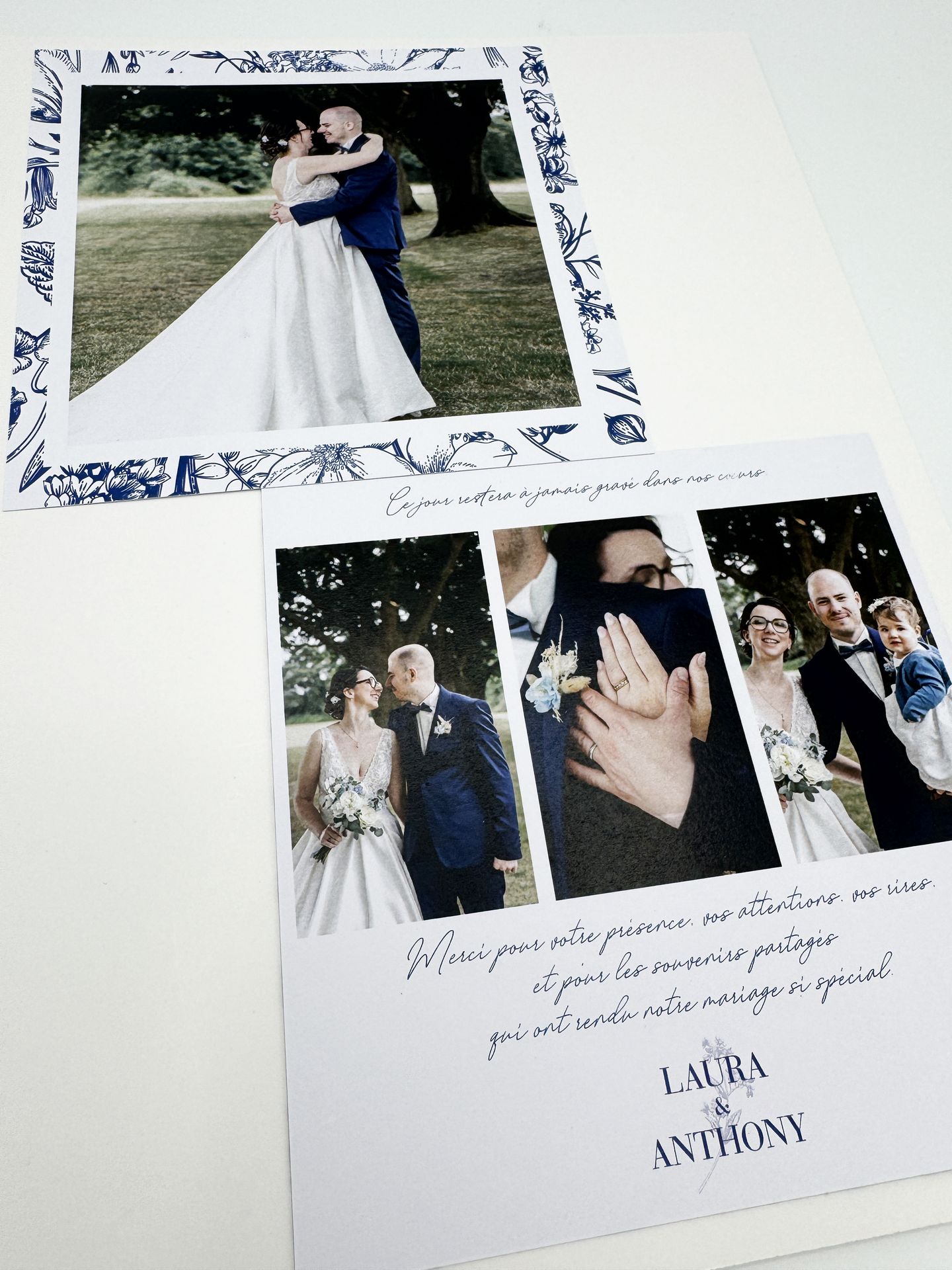 Carte de remerciements mariage bleu fleurs photo format carré