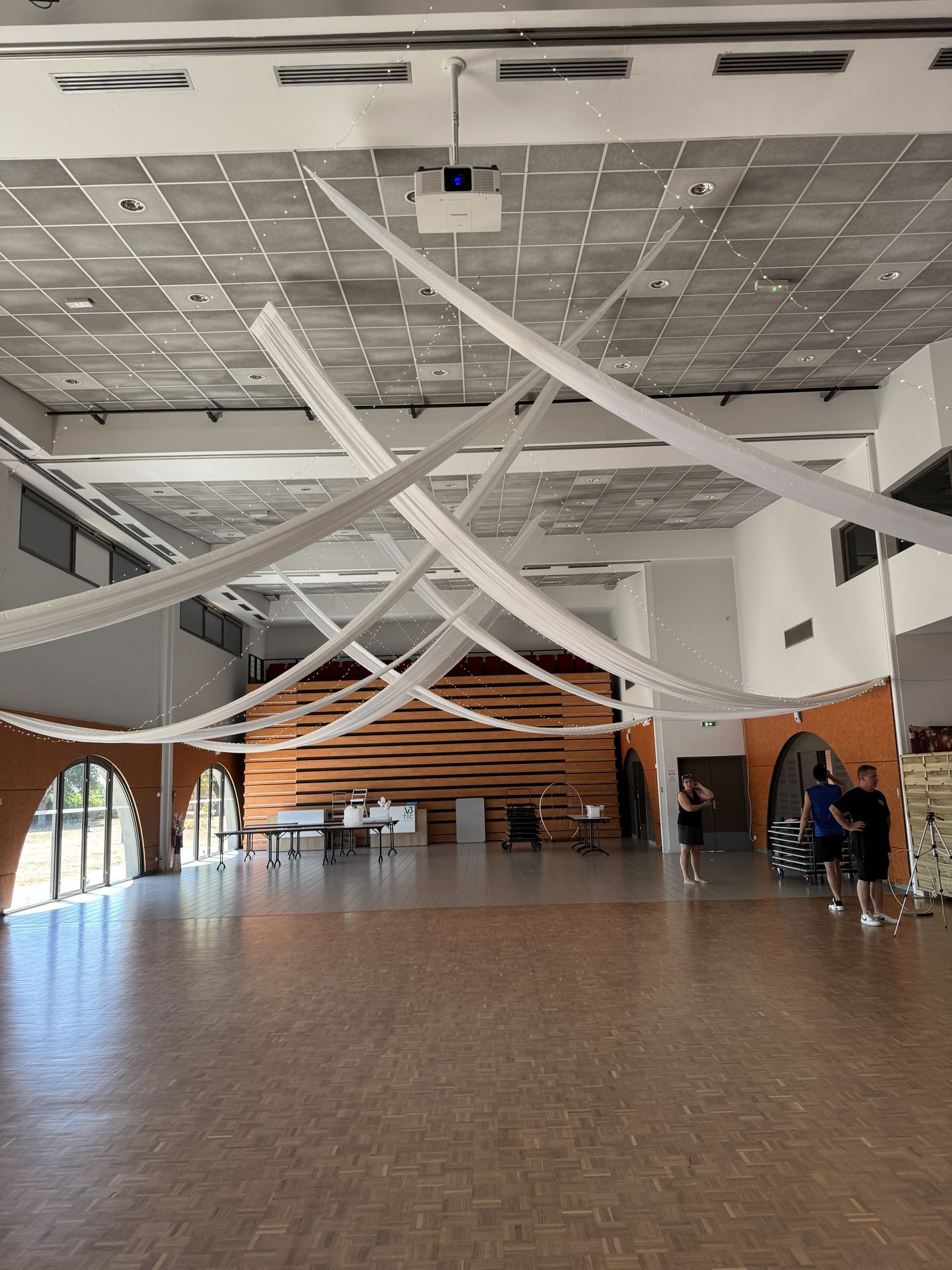 Salle Espace Bellevue Gétigné Mariage décoration plafon tenture led voillage