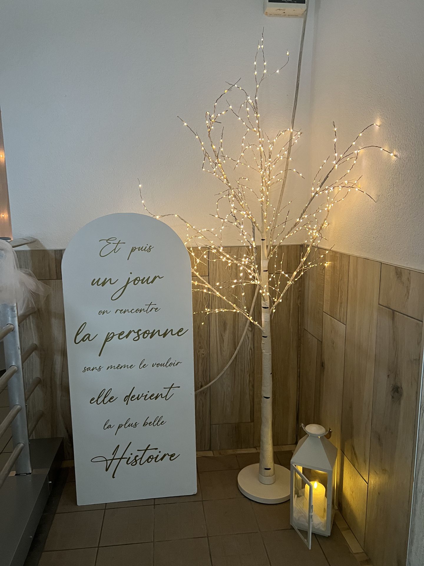 Mariage La Séguinière Salle Le Bois Joli doré et blanc élégant chic tenture led