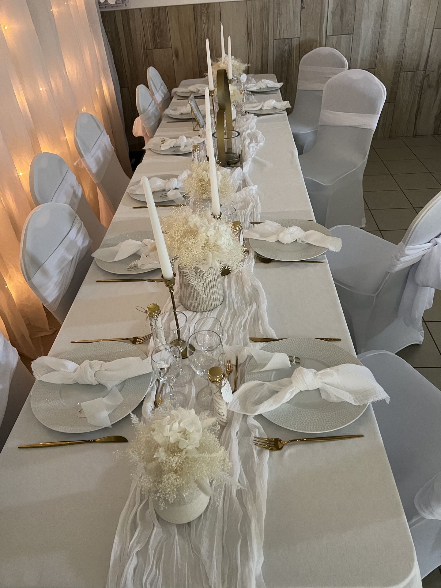 Mariage La Séguinière Salle Le Bois Joli doré et blanc élégant chic tenture led