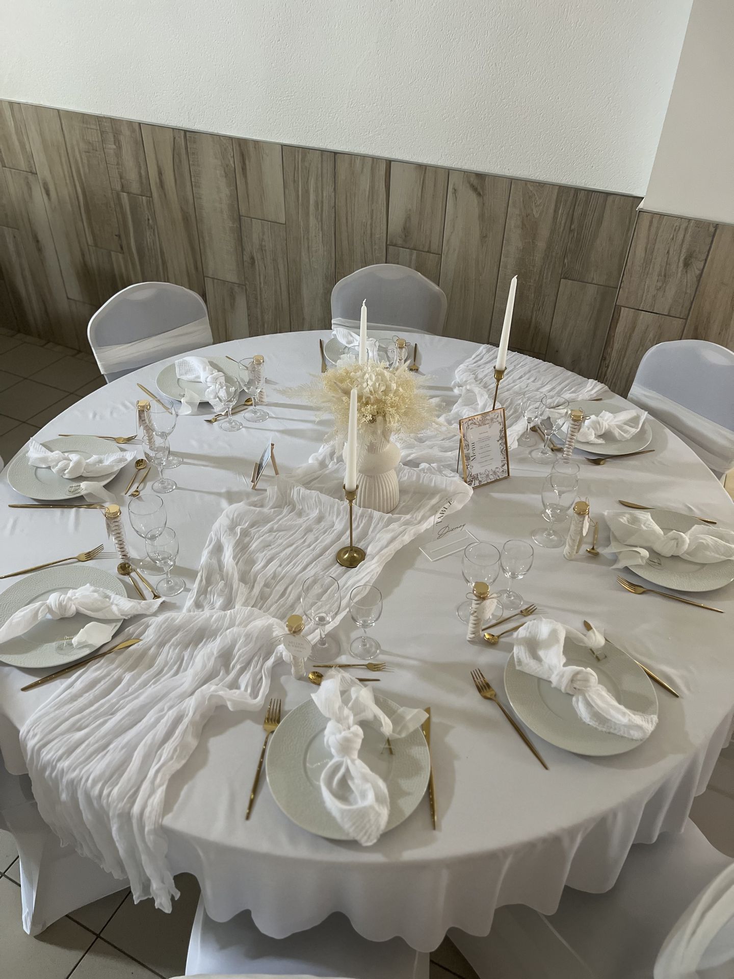 Mariage La Séguinière Salle Le Bois Joli doré et blanc élégant chic tenture led