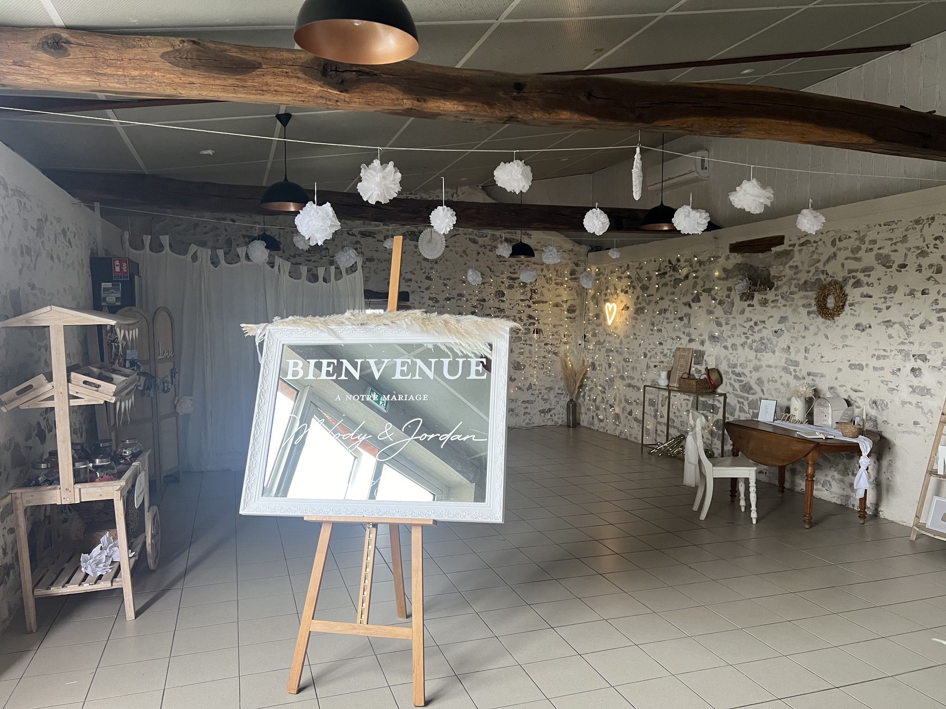 Mariage La Séguinière Salle Le Bois Joli doré et blanc élégant chic tenture led