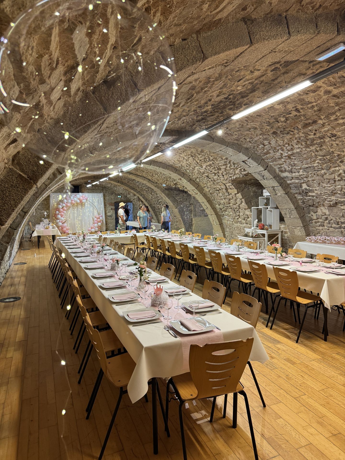 Mortagne sur Sèvre - Salle de la Cave ballon rose et blanc anniversaire baptême princesse