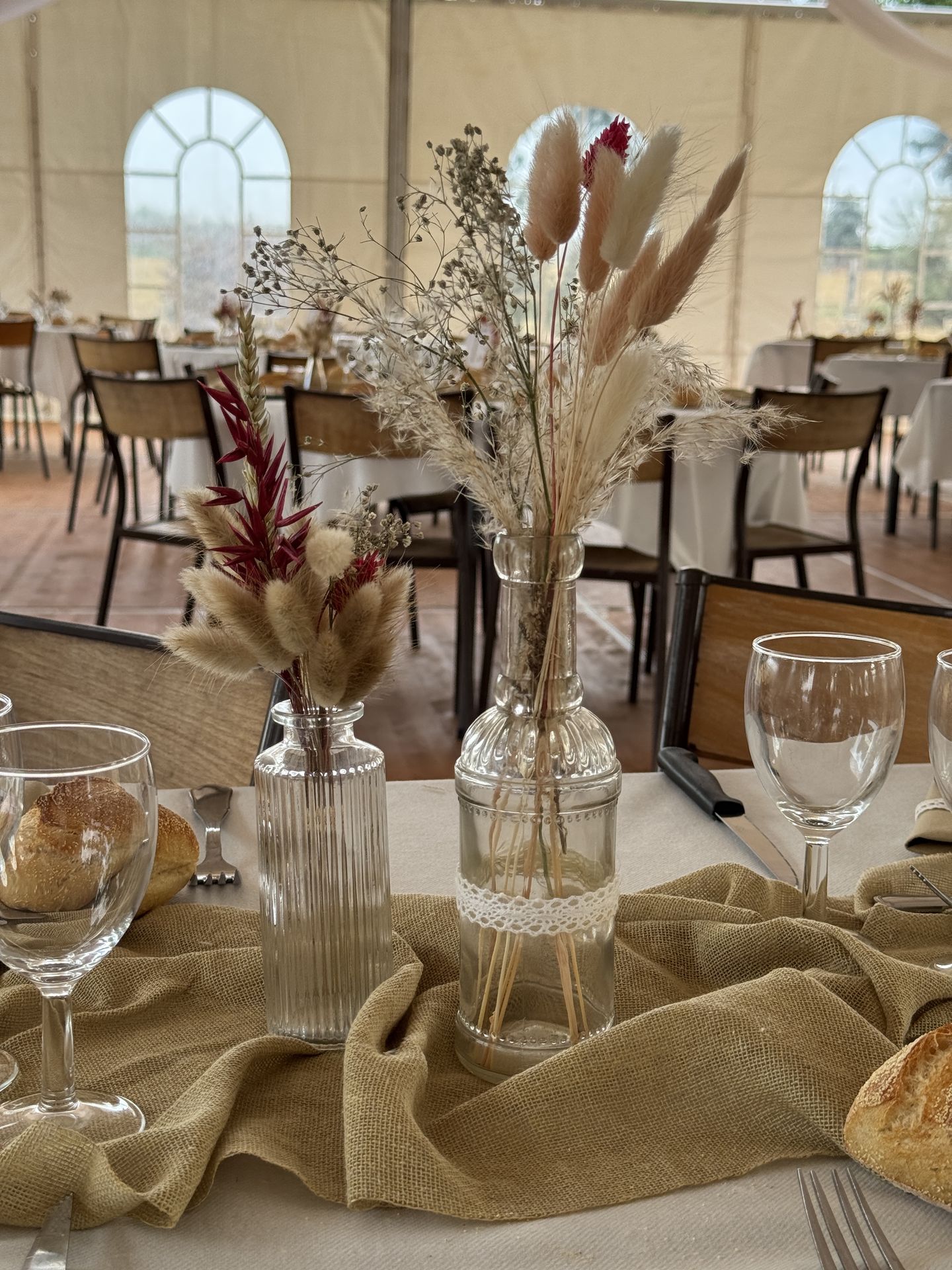 décor de table champêtre fleurs sèches pampas