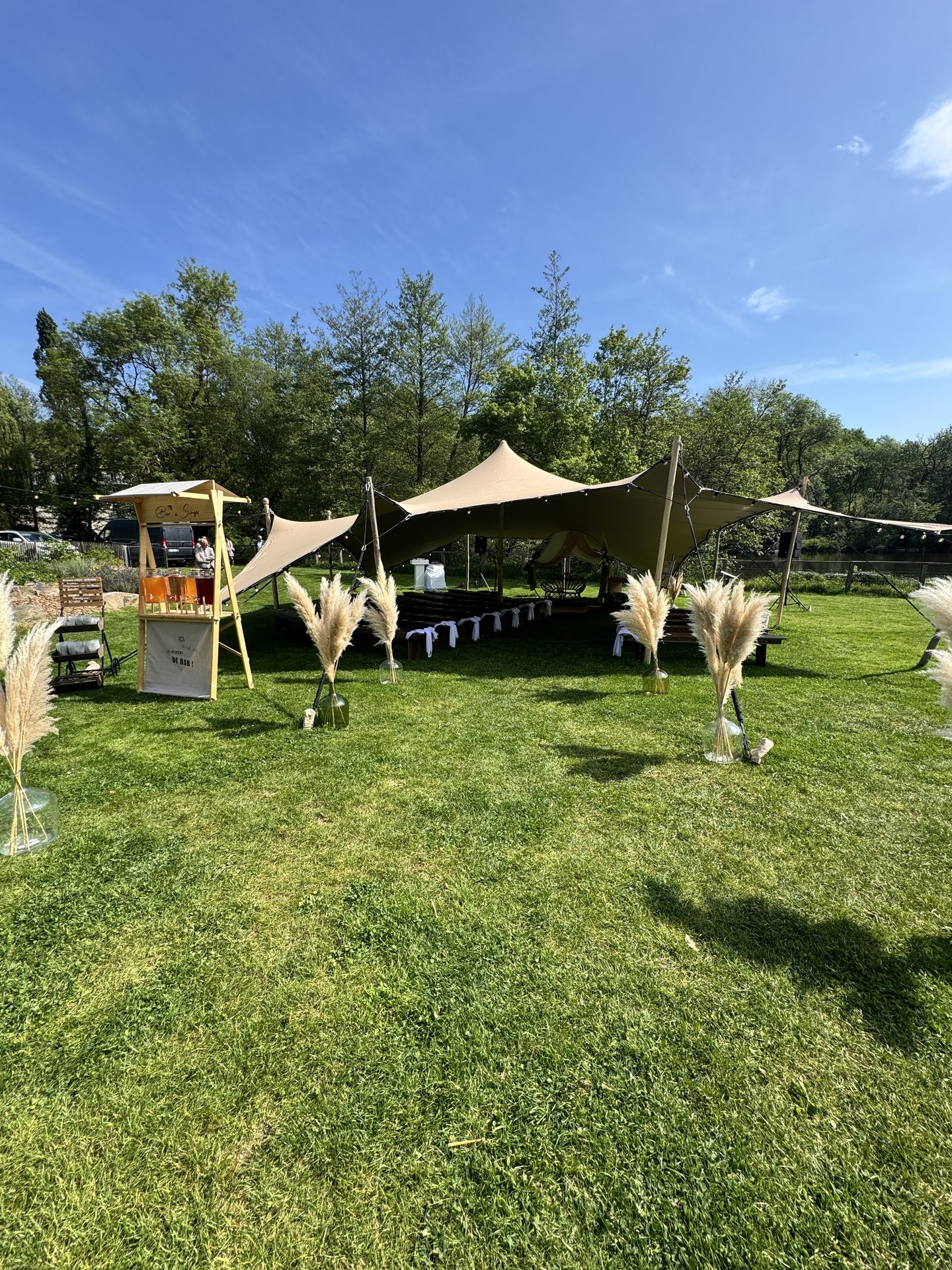cérémonie laique tente bar à sirop vase pampas