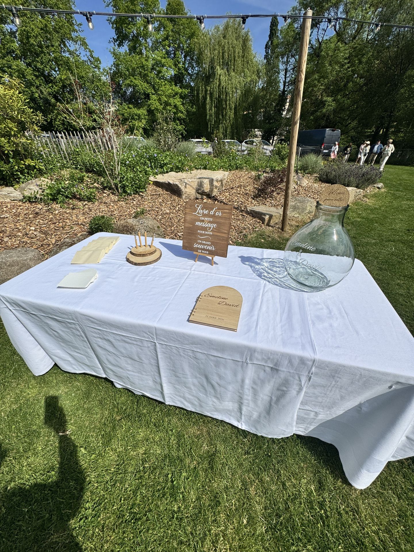 table cagnotte et livre d'or en bois personnalisé
