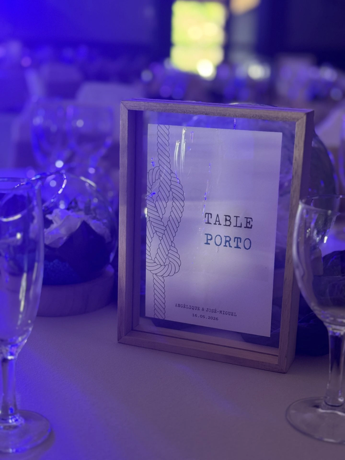 nom de table cadre en bois personnalisé
