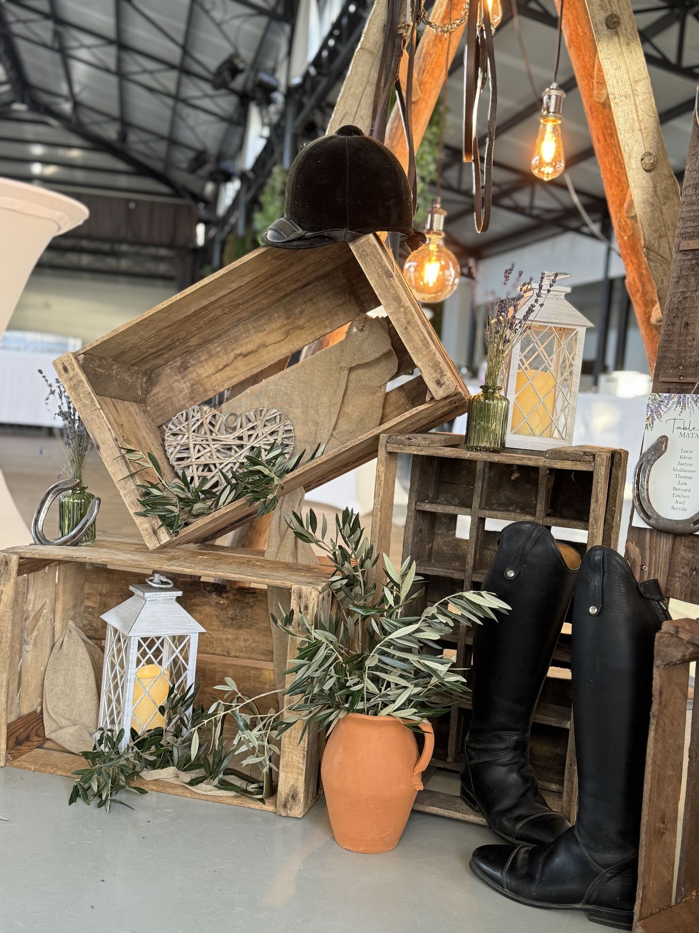 décor entrée de salle plan de table en bois échelle et cagette en bois éléments équestre cheval