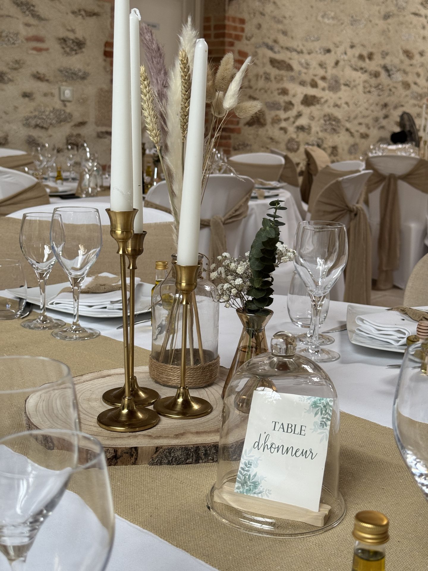 centre de table rondin de bois chandelier bougeoir doré nom de table sous verre