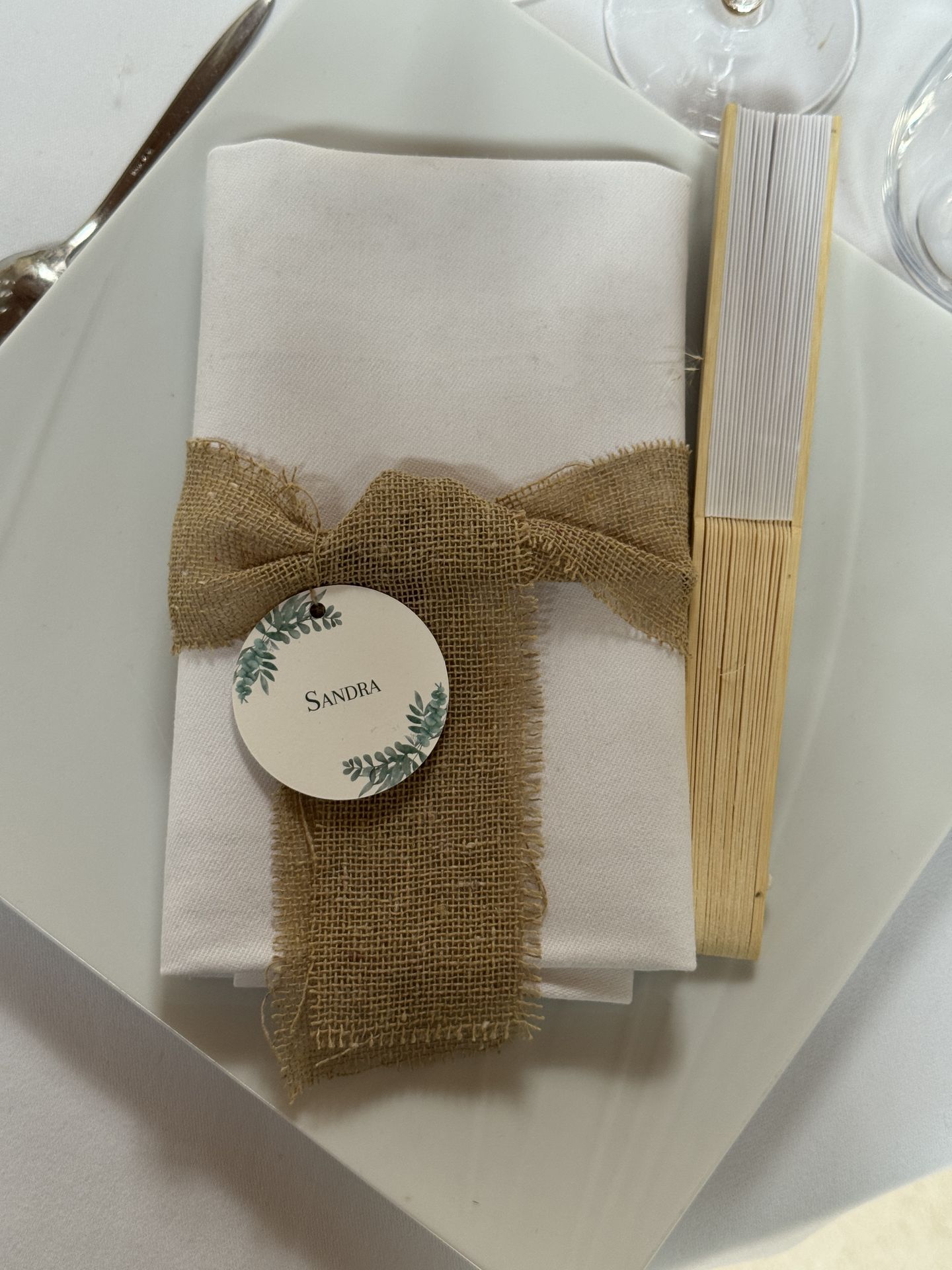marque place personnalisé et cadeau invité en bois