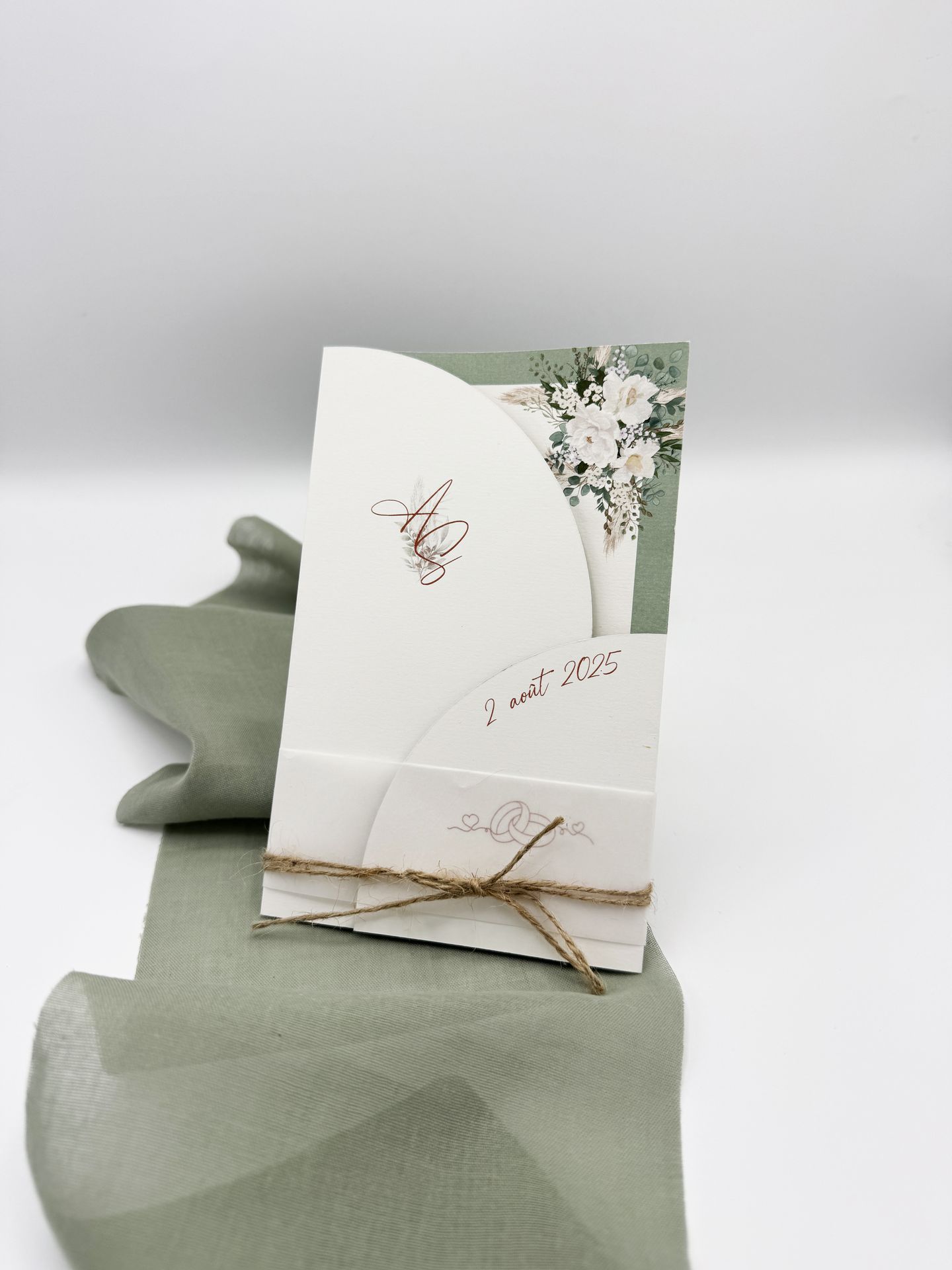 Faire part mariage vert sauge fleurs blanche corde