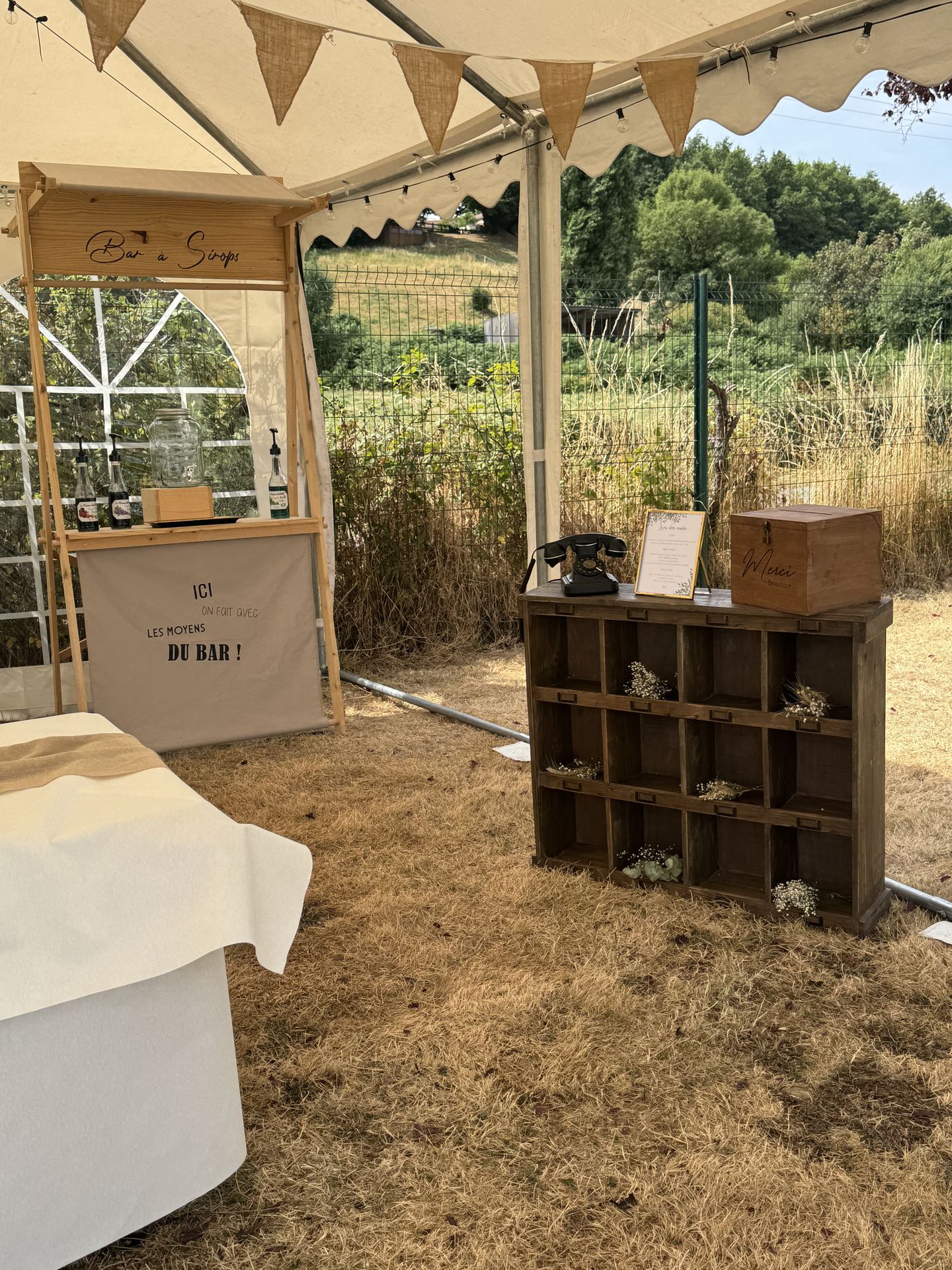 Mariage à domicile bar à sirop bois livre d'or audio bois guinguette