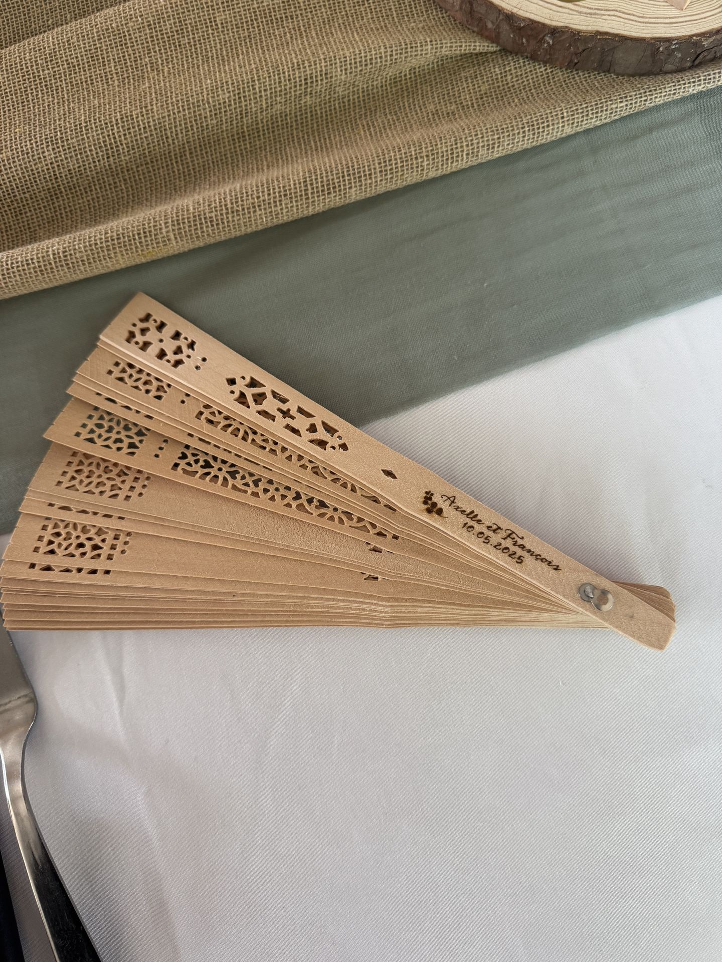 Mariage Bégrolles en Mauges cadeaux invités éventails personnalisé