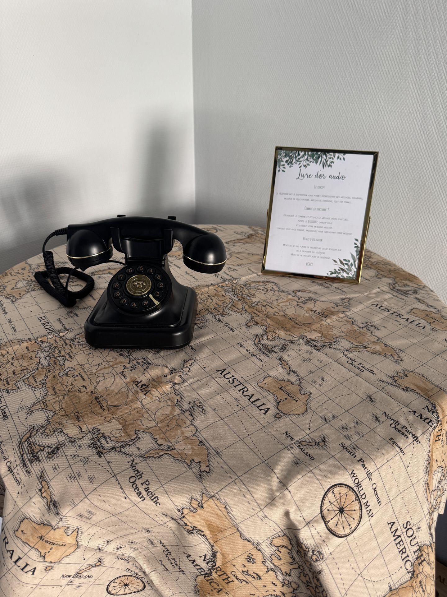 Mariage Chaudefonds sur Layon espace livre d'or audio téléphone noir nappe voyage