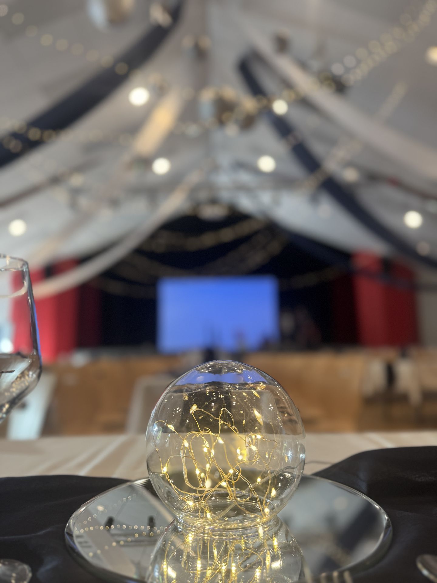 Mariage Les Landebaudières boule lumineuse