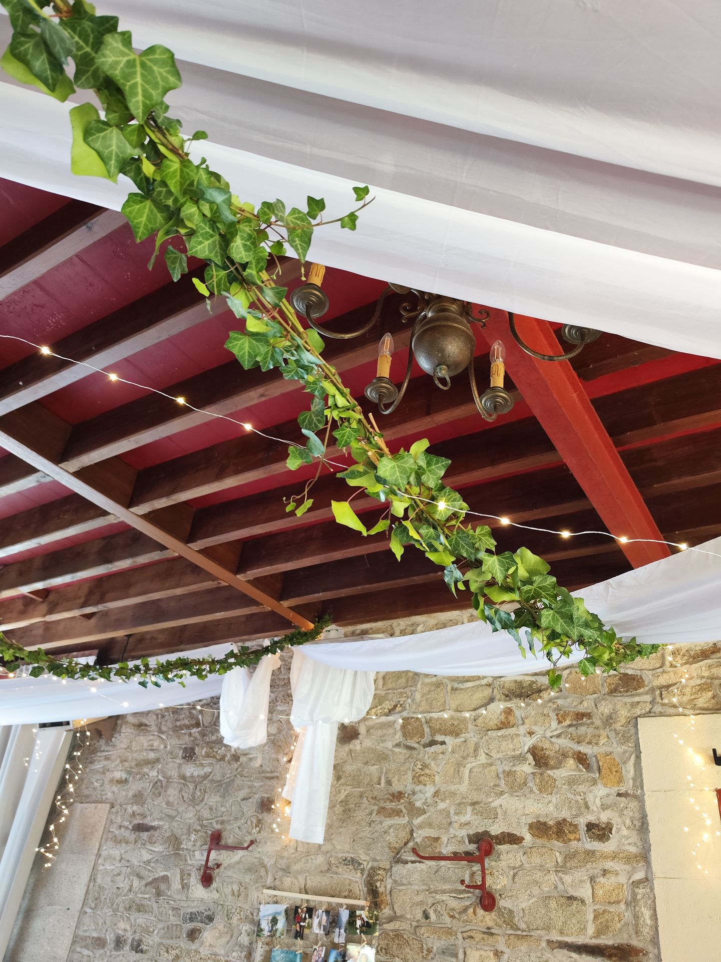 ion Mariage Château de la Bretonnière plafond feuillage de lière et leds