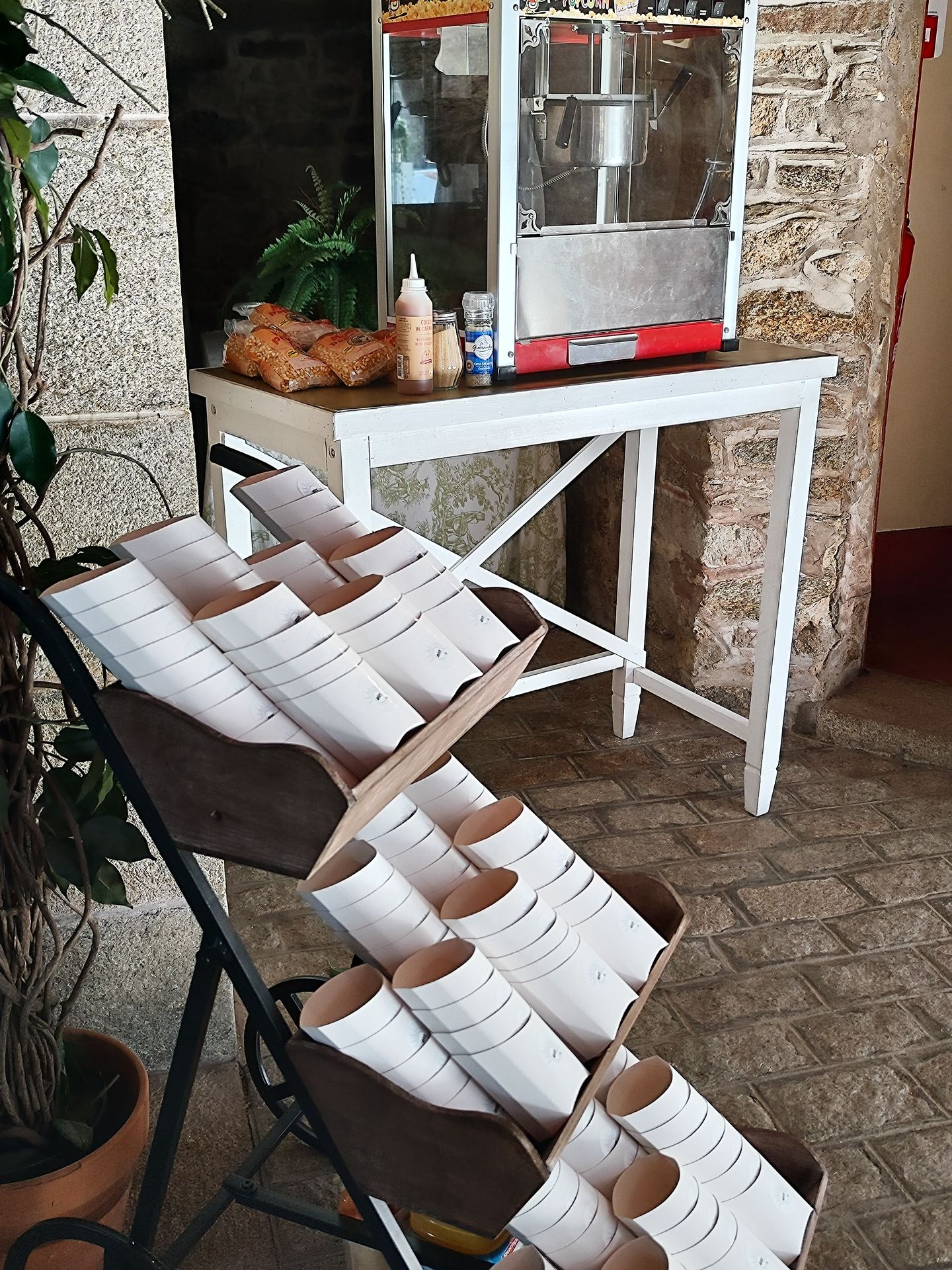 ion Mariage Château de la Bretonnière bar snack cornet snack personnalisé blanc