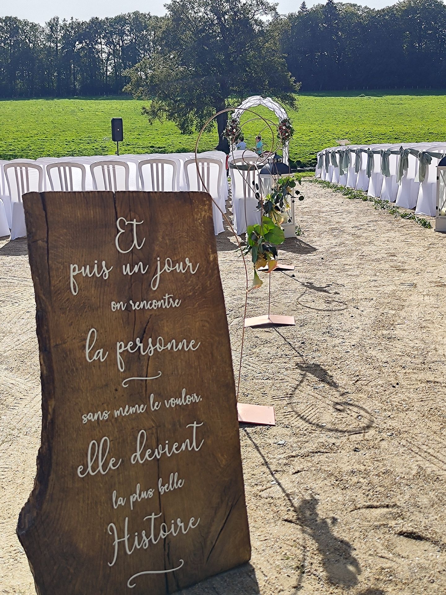 ion Mariage Château de la Bretonnière panneau amour bois
