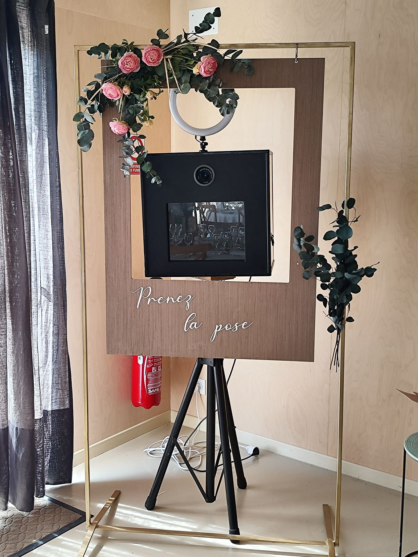 Mariage Domaine 4 Plumes espace photobooth et décor florales