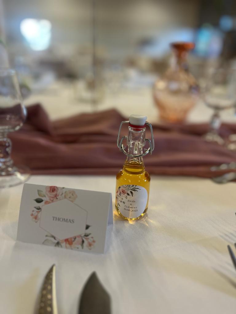 Mariage Salle de la Pairie nom invités et cadeaux invités fiole chemin de table vieux rose