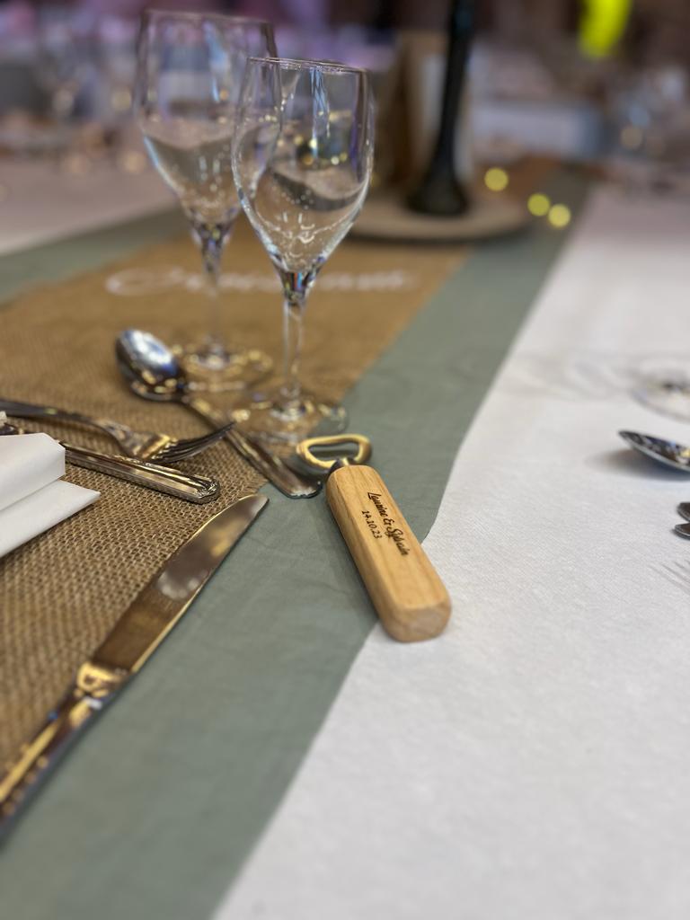 Mariage La Vallée de la roche Cadeaux invités décapsuleur personnalisé