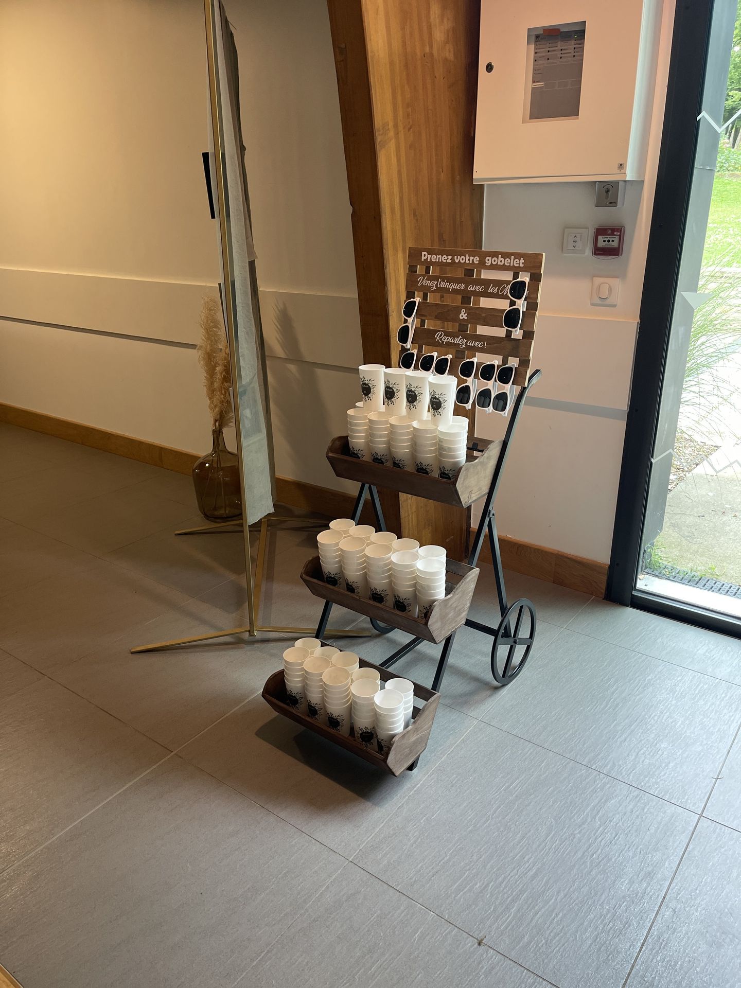 Mariage les Landebaudières stand verres personnalisés