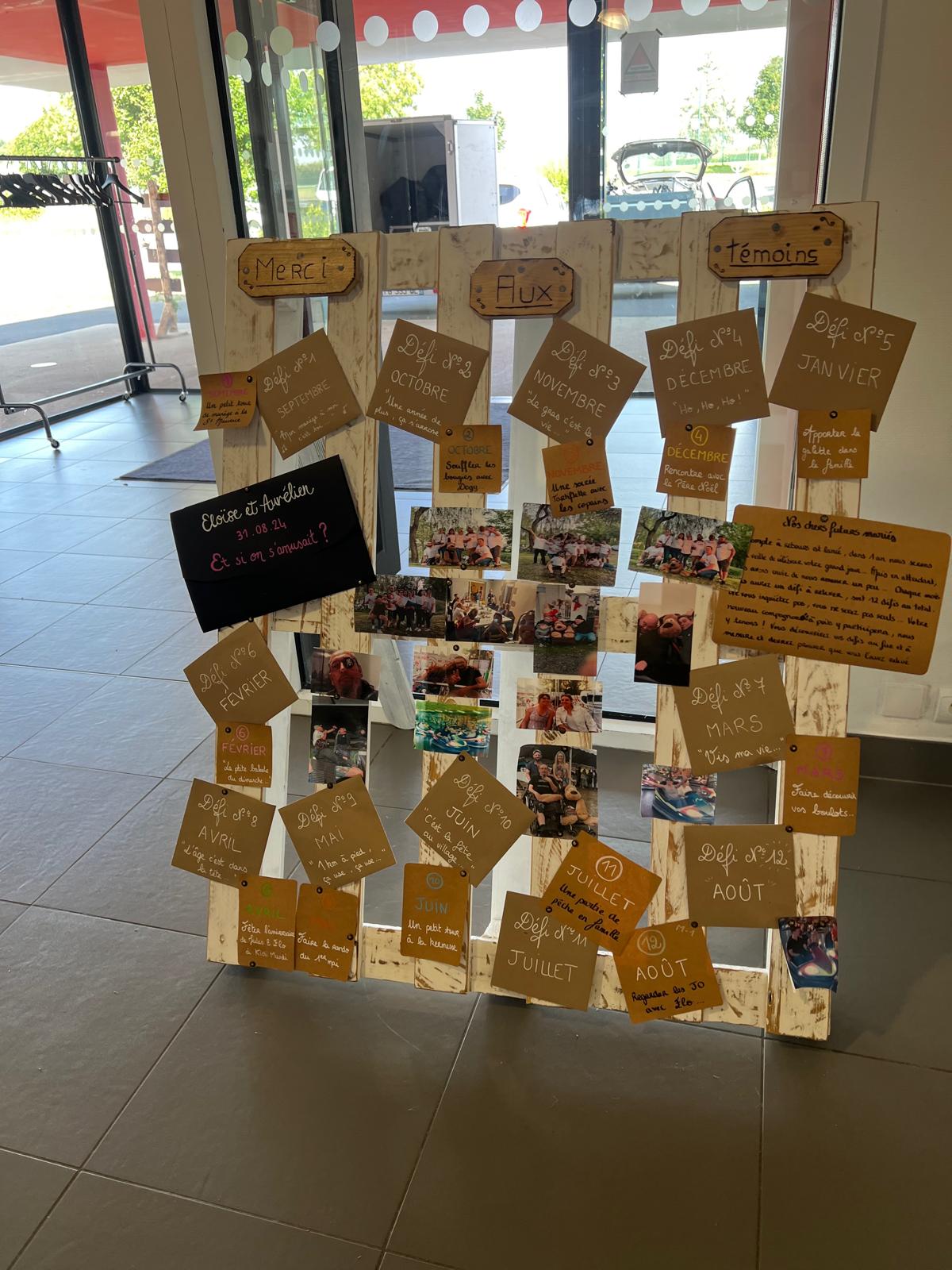 Mariage Espace Renaudin panneau de défis temoins en bois et photos