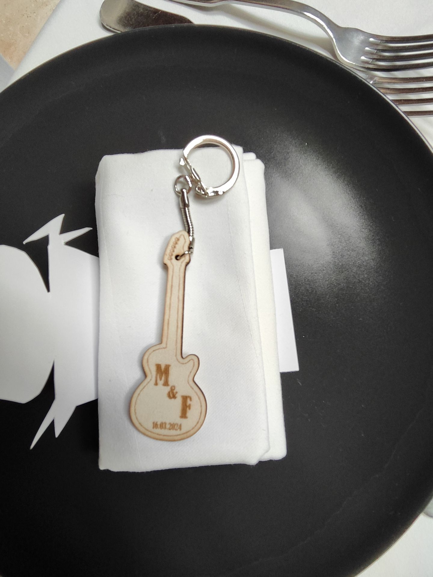 Mariage domaine des Dodais  porte clé en bois personnalisé