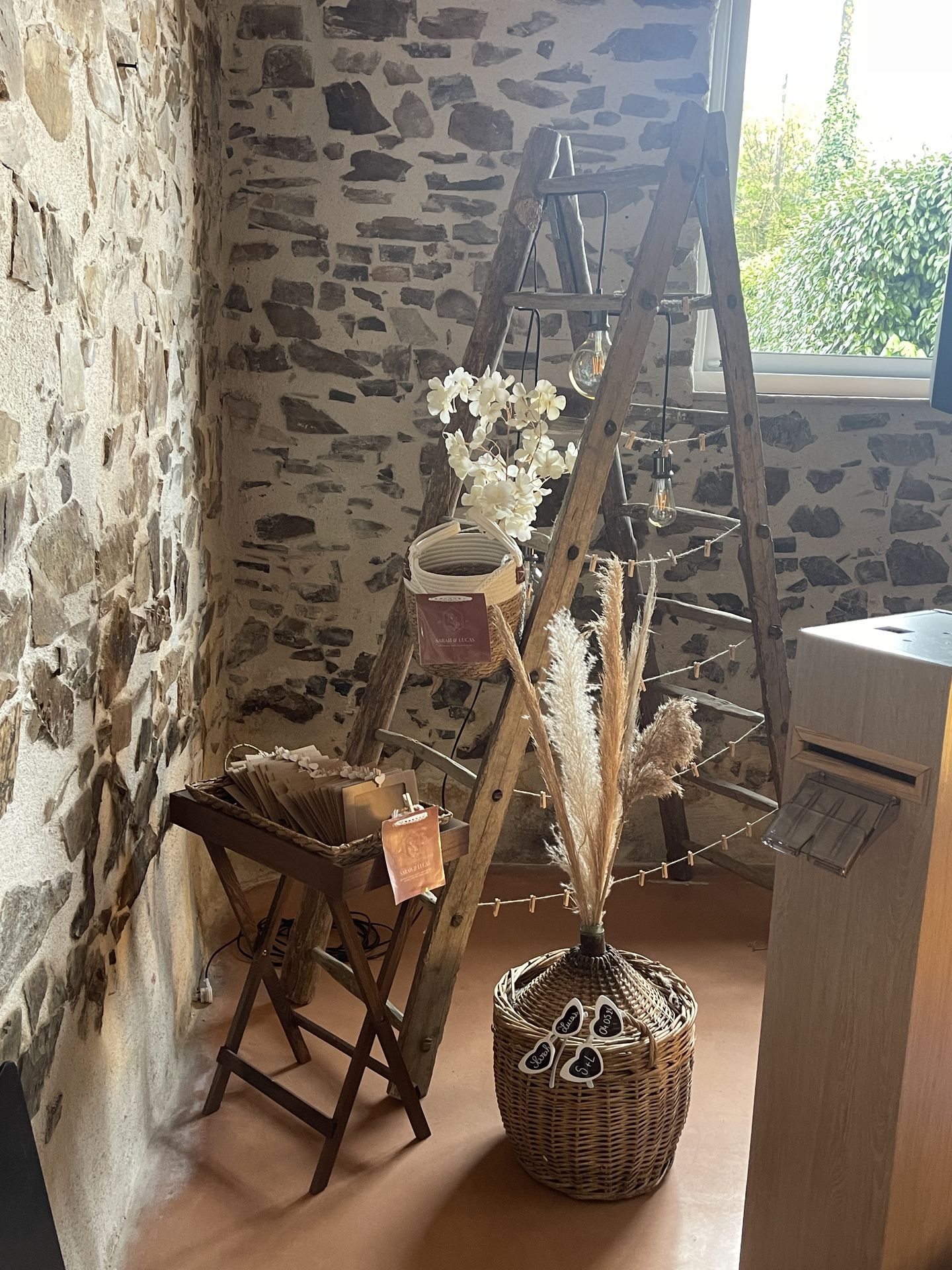 Mariage La Rabotière décor  échelle pour cadeaux invités