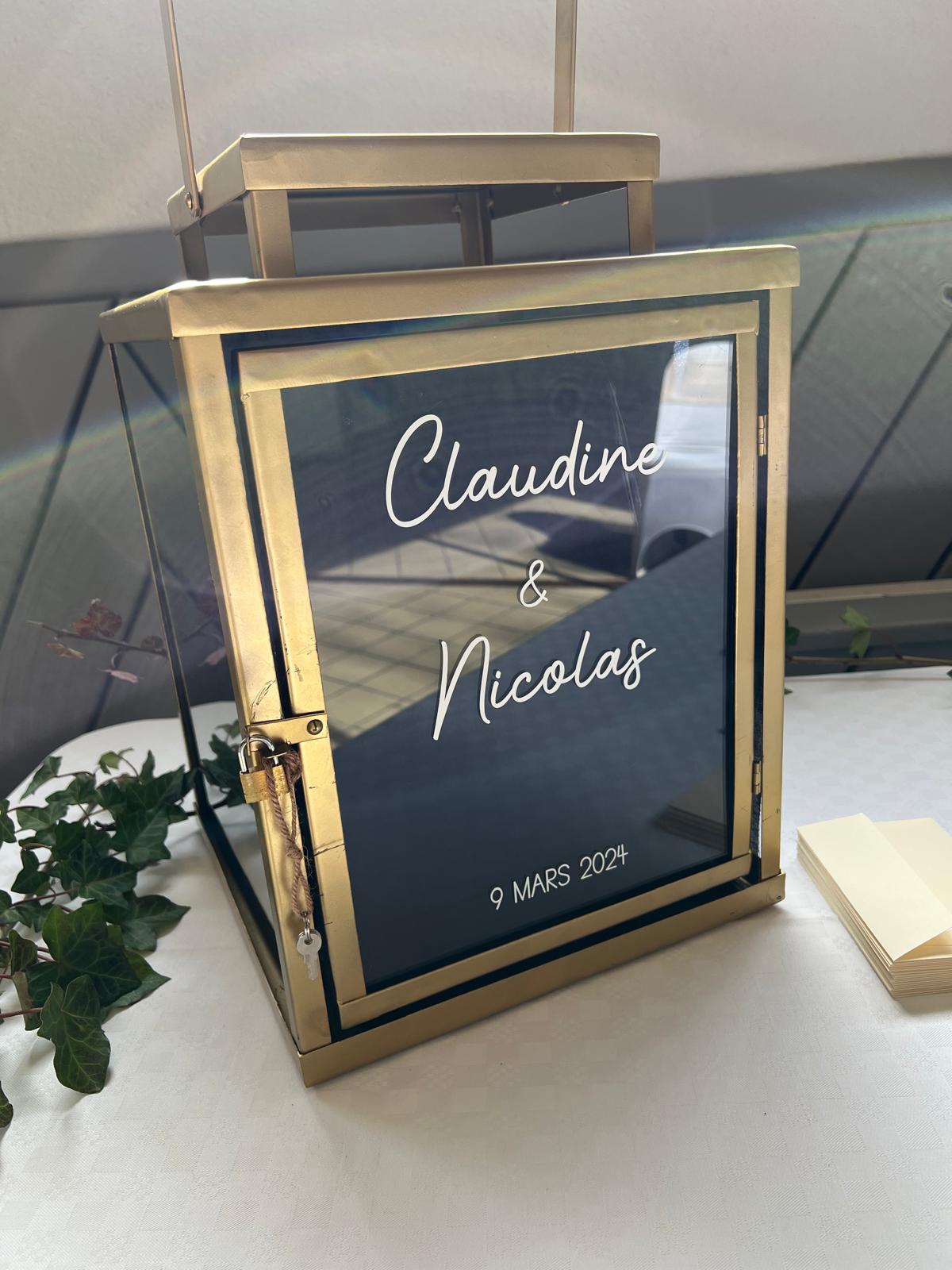 Mariage Salle des Fêtes espace cagnotte cube dorée livre d'or lière composition florales