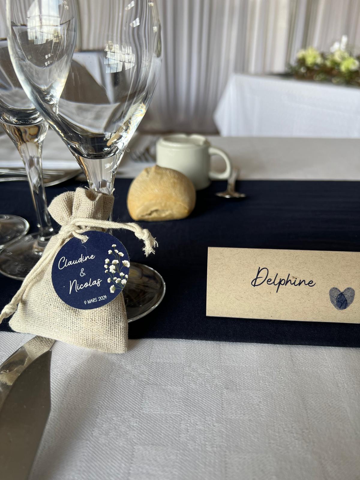 Mariage Salle des Fêtes sachet en lin avec dragée marque place craft et bleu marine