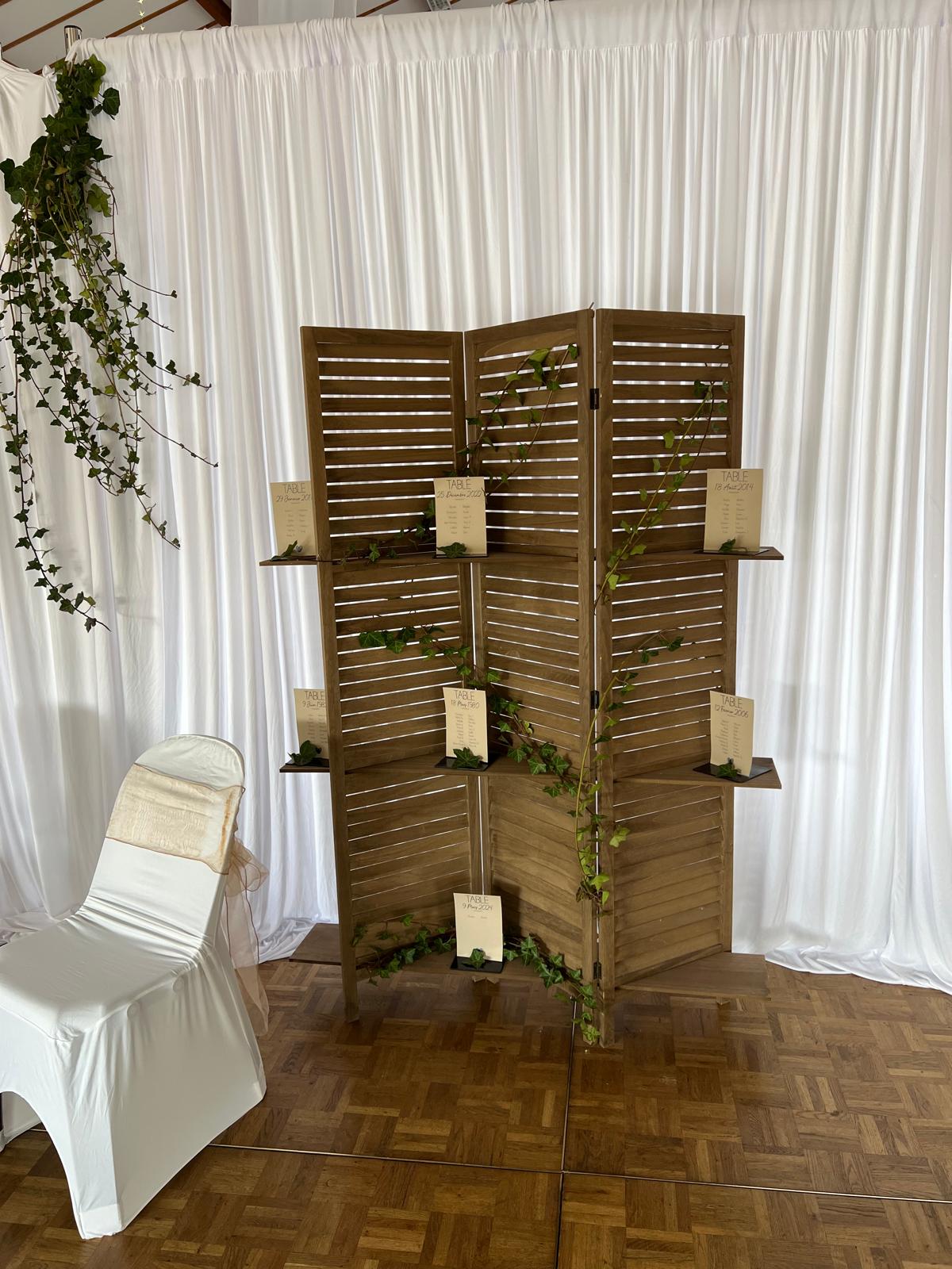 Mariage Salle des Fêtes panneau en bois plan de table et lière