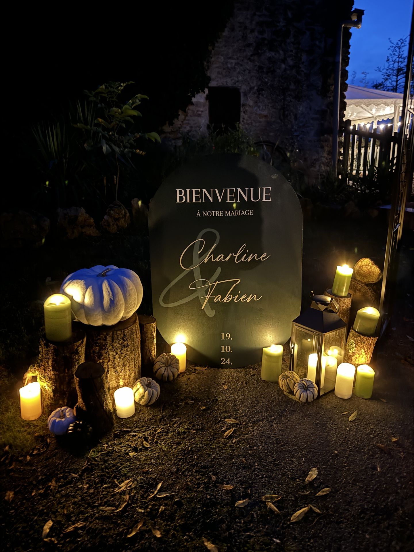 Mariage La Grange du Lay  panneau de bienvenue vert sapin citrouille bougie