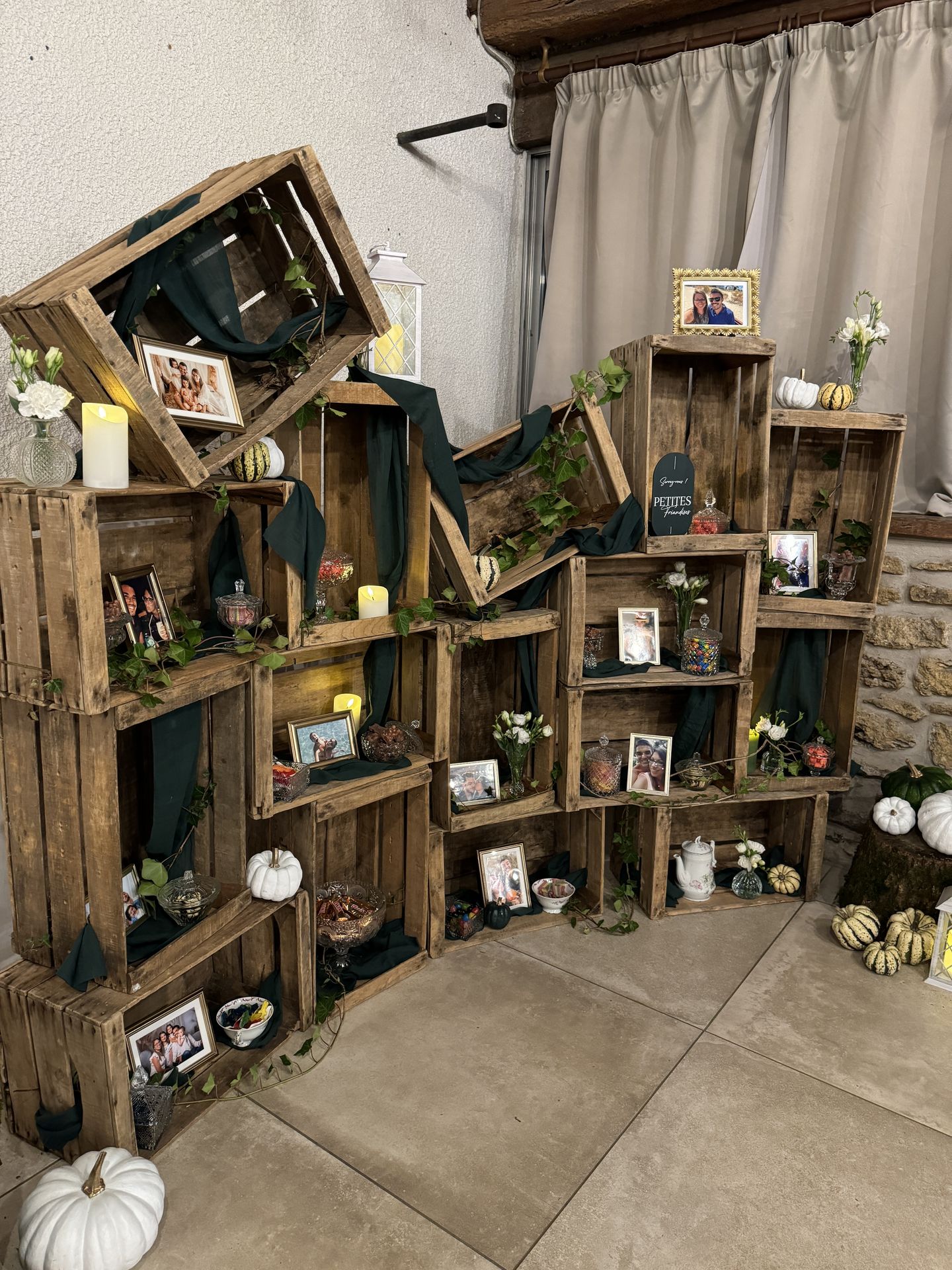 Mariage La Grange du Lay décor caisse à pommes photos bar gourmandise citrouille blanche