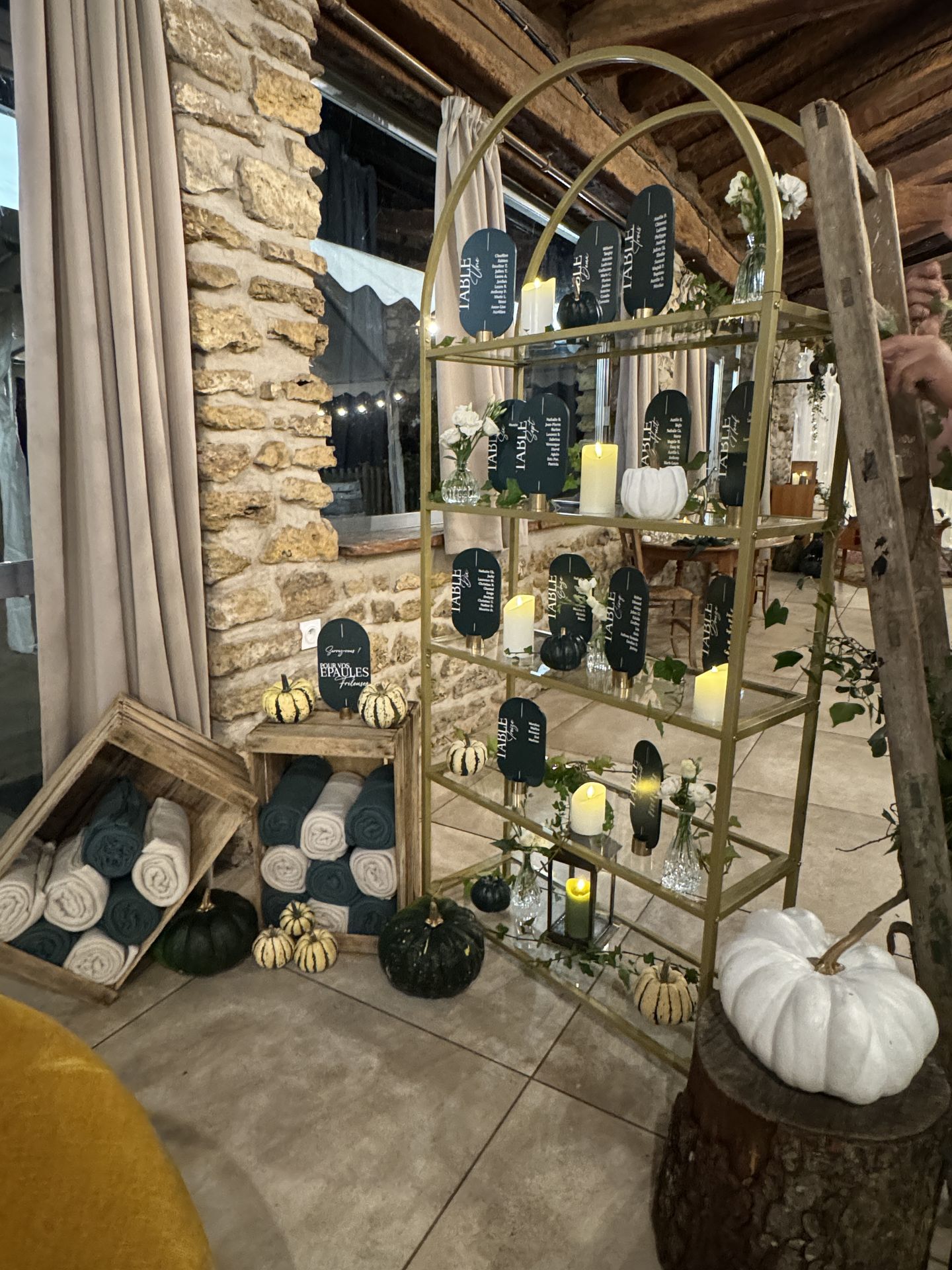 Mariage La Grange du Lay  plan de table citrouille bougies plaids vert et blanc