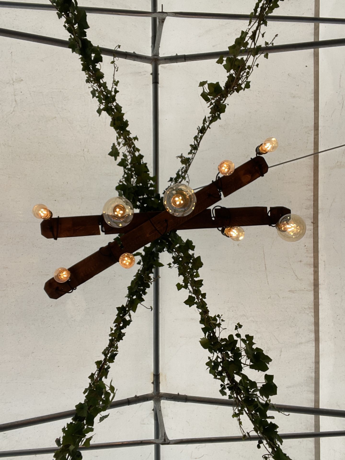 Mariage Ter'Anima lampe guirlande guinguette bois lière