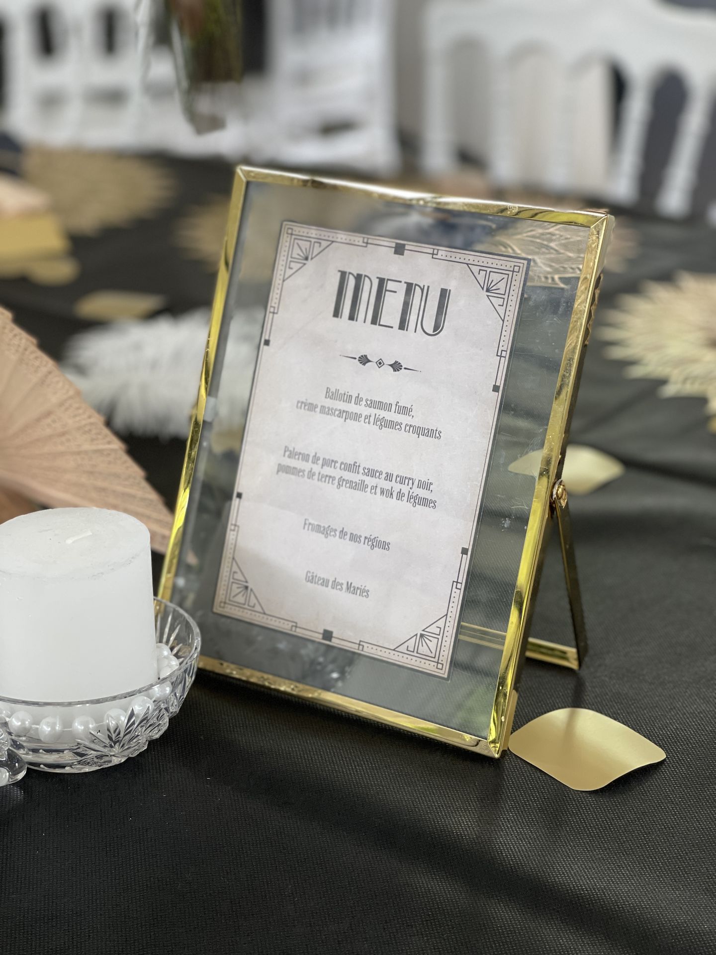 Mariage La Frogerienappe noir cadre dorée menu bougie blanche