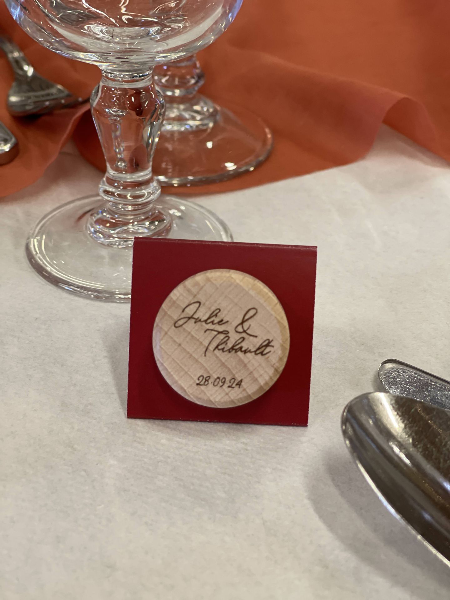 Mariage La Prairie cadeaux invités bouchon de vin support terracotta