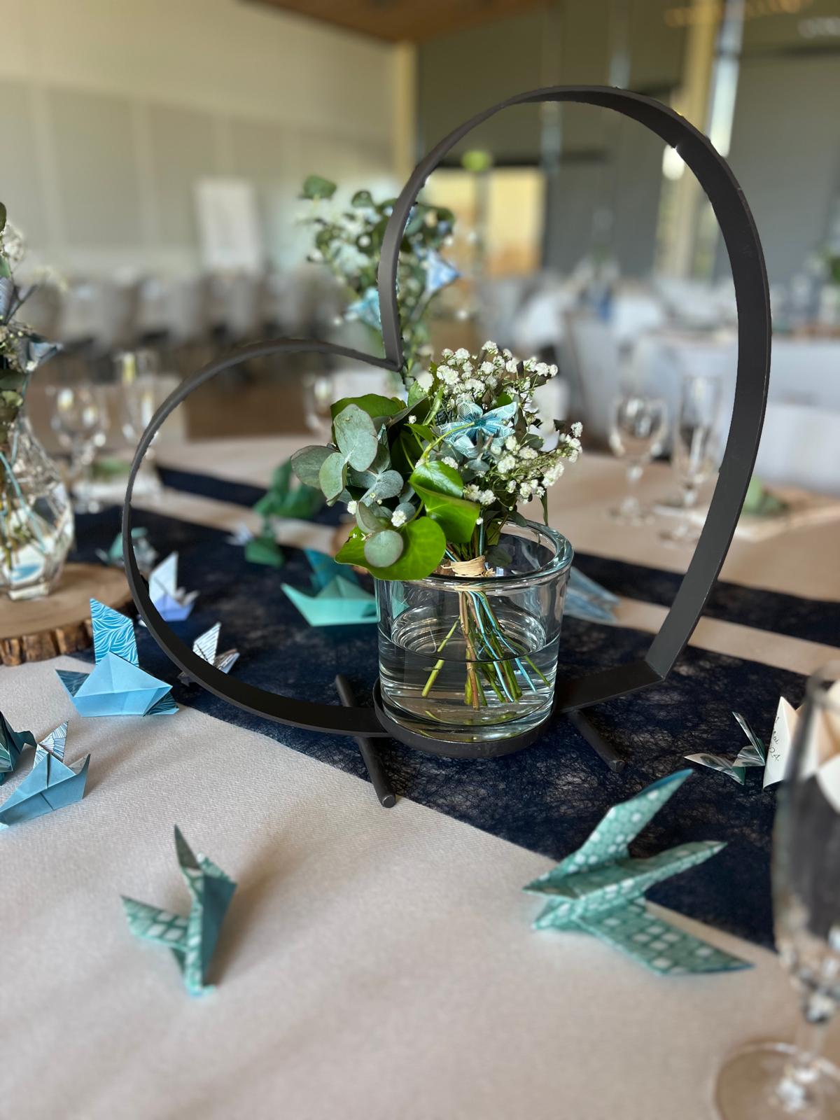 Mariage La Prairie coeur noir vase fleuris origami bleu feuillage