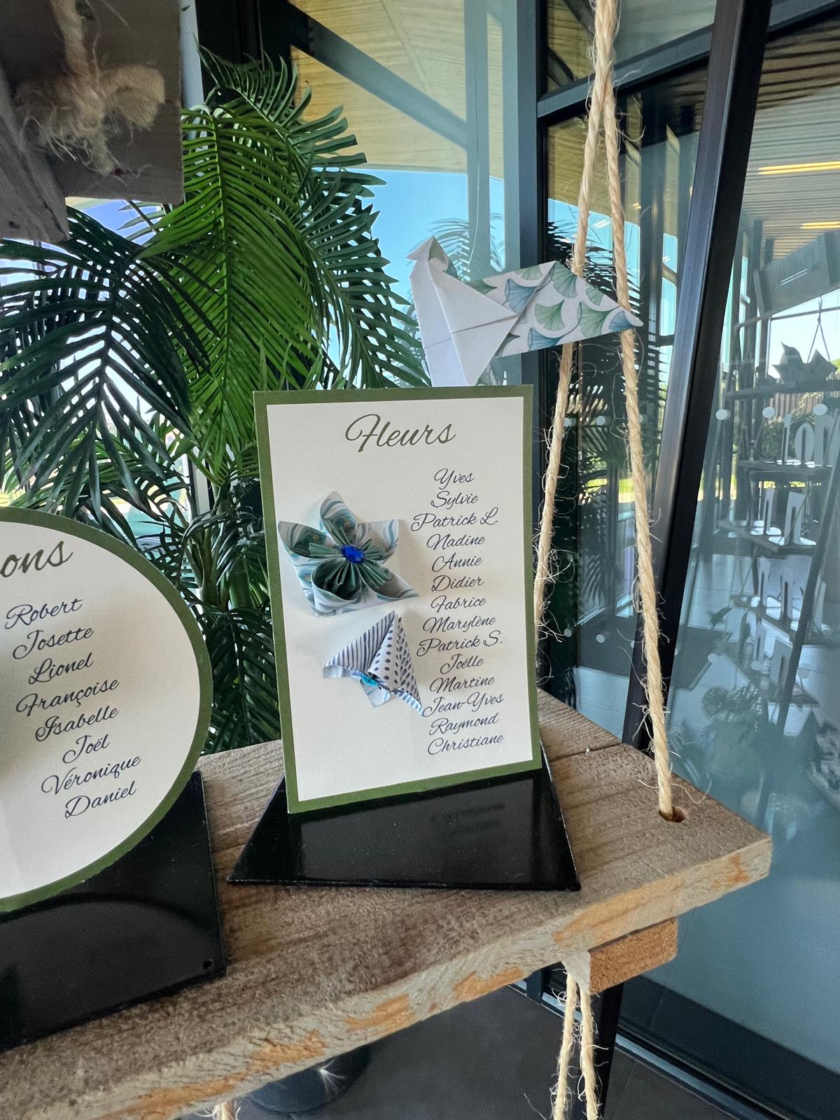 Mariage La Prairie plan de table balançoire origami feuillage vert et bleu