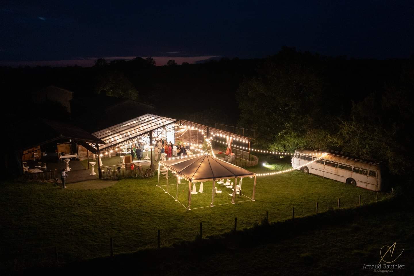 Mariage Vallée de la Roche soirée extérieure