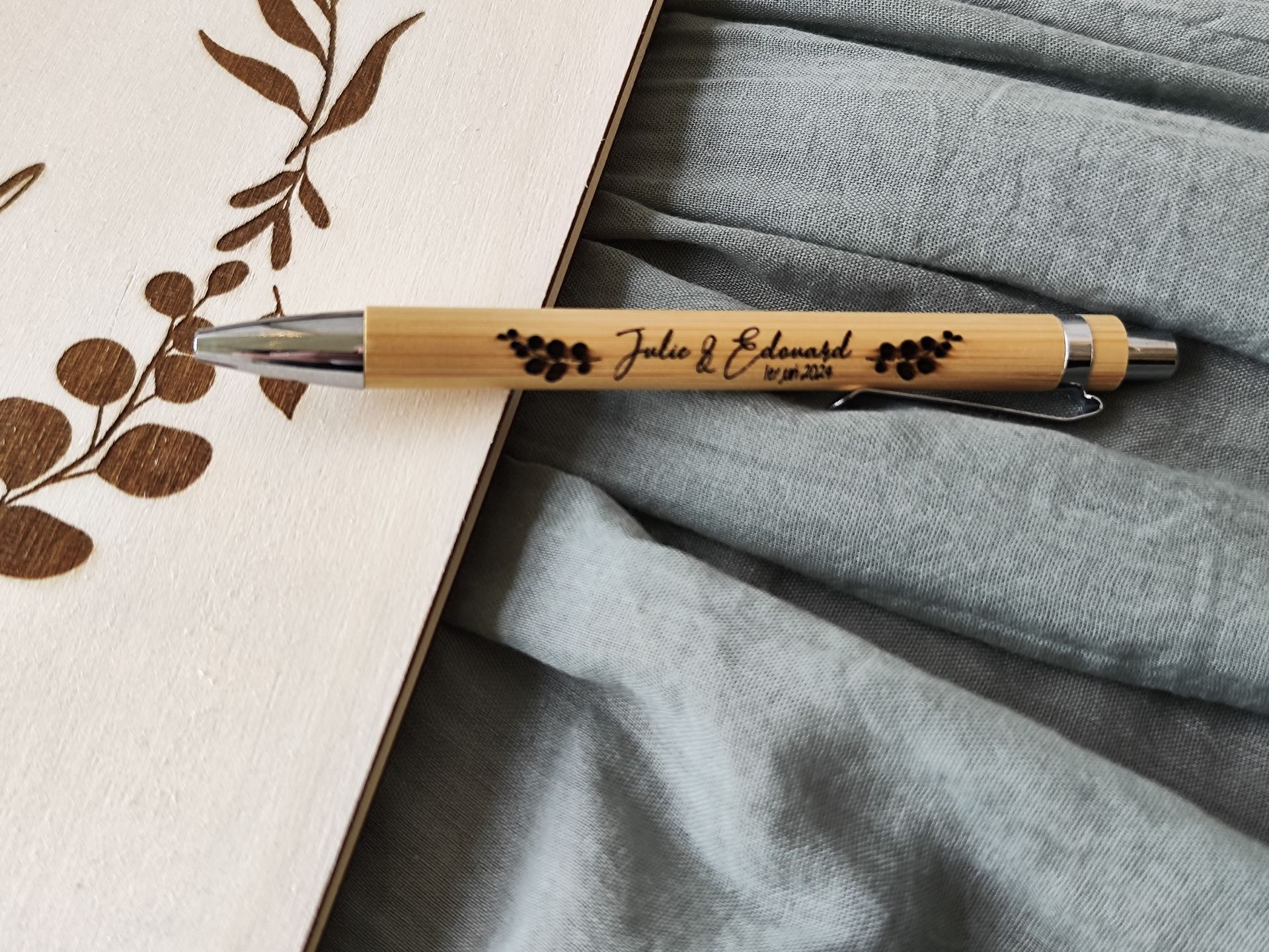 Mariage Vallée de la Roche personnalisé en bois