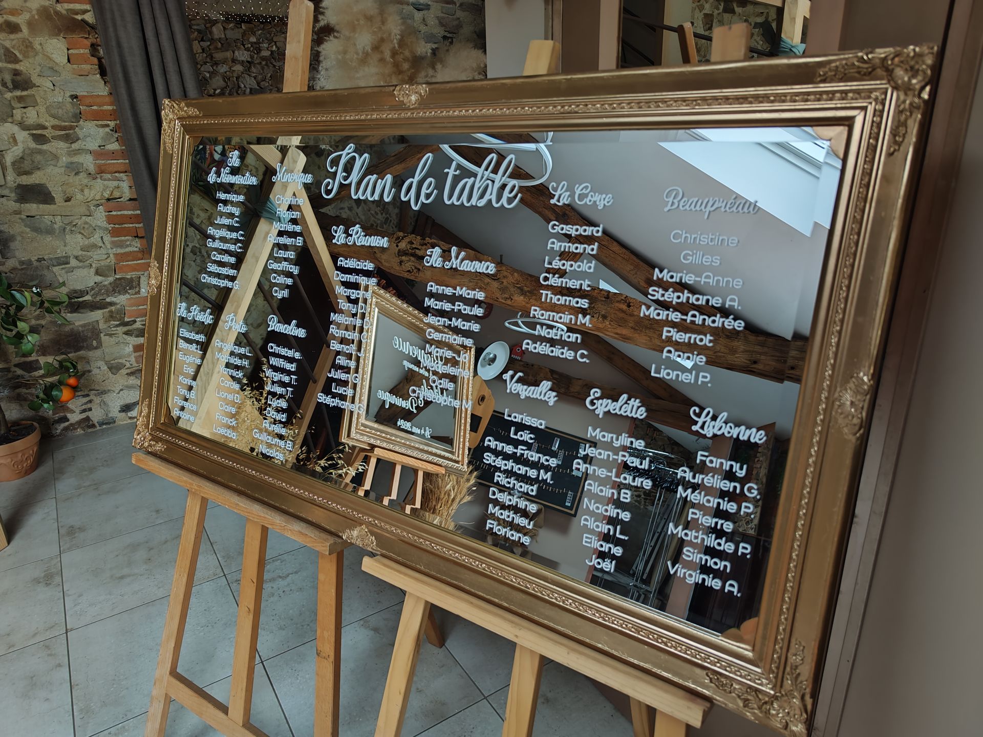 Mariage Domaine de Marin miroir plan de table personnalisé dorée et blanc