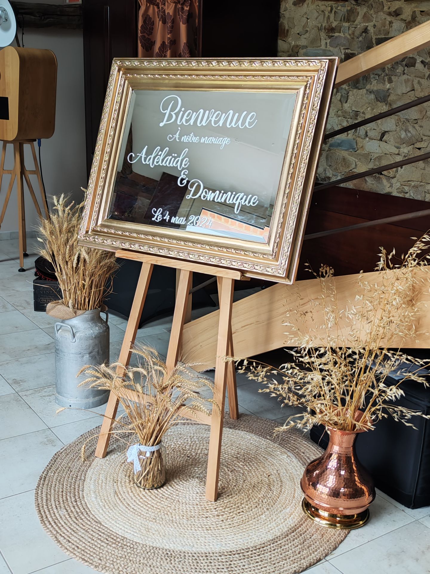 Mariage Domaine de Marin panneau de bienvenue miroir dorée vase épis de blé