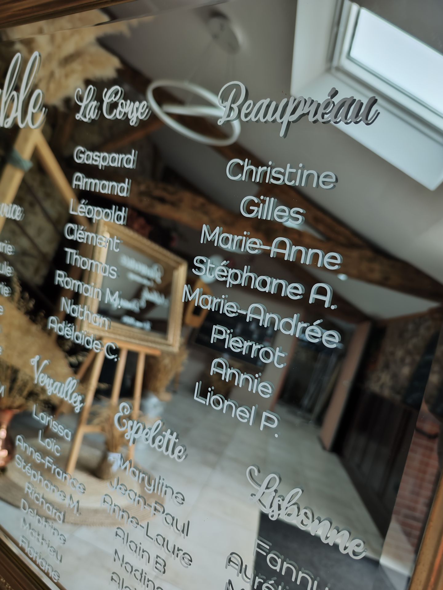 Mariage Domaine de Marin miroir plan de table personnalisé dorée et blanc