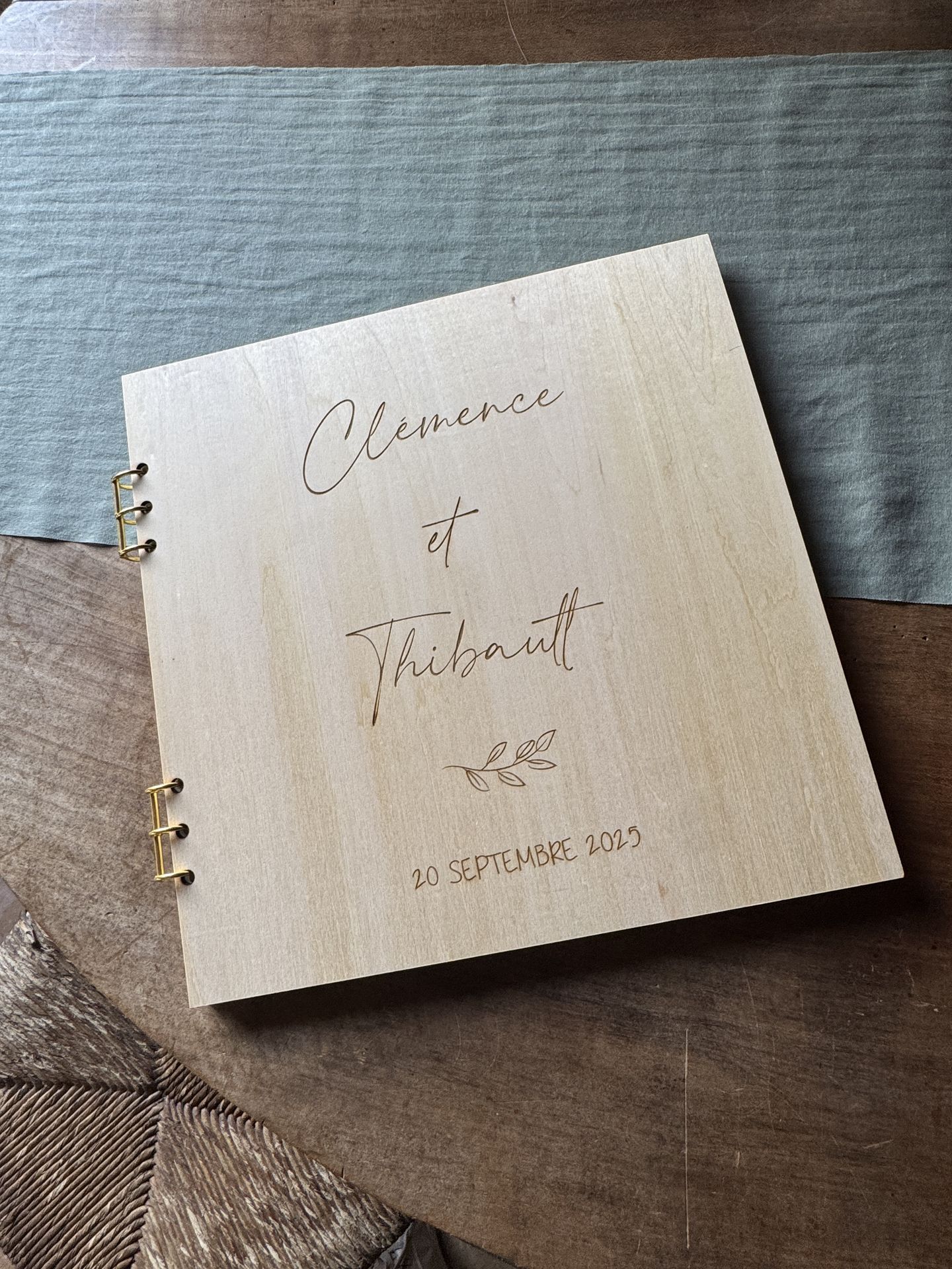 Mariage La Chaumerie livre d'or en bois