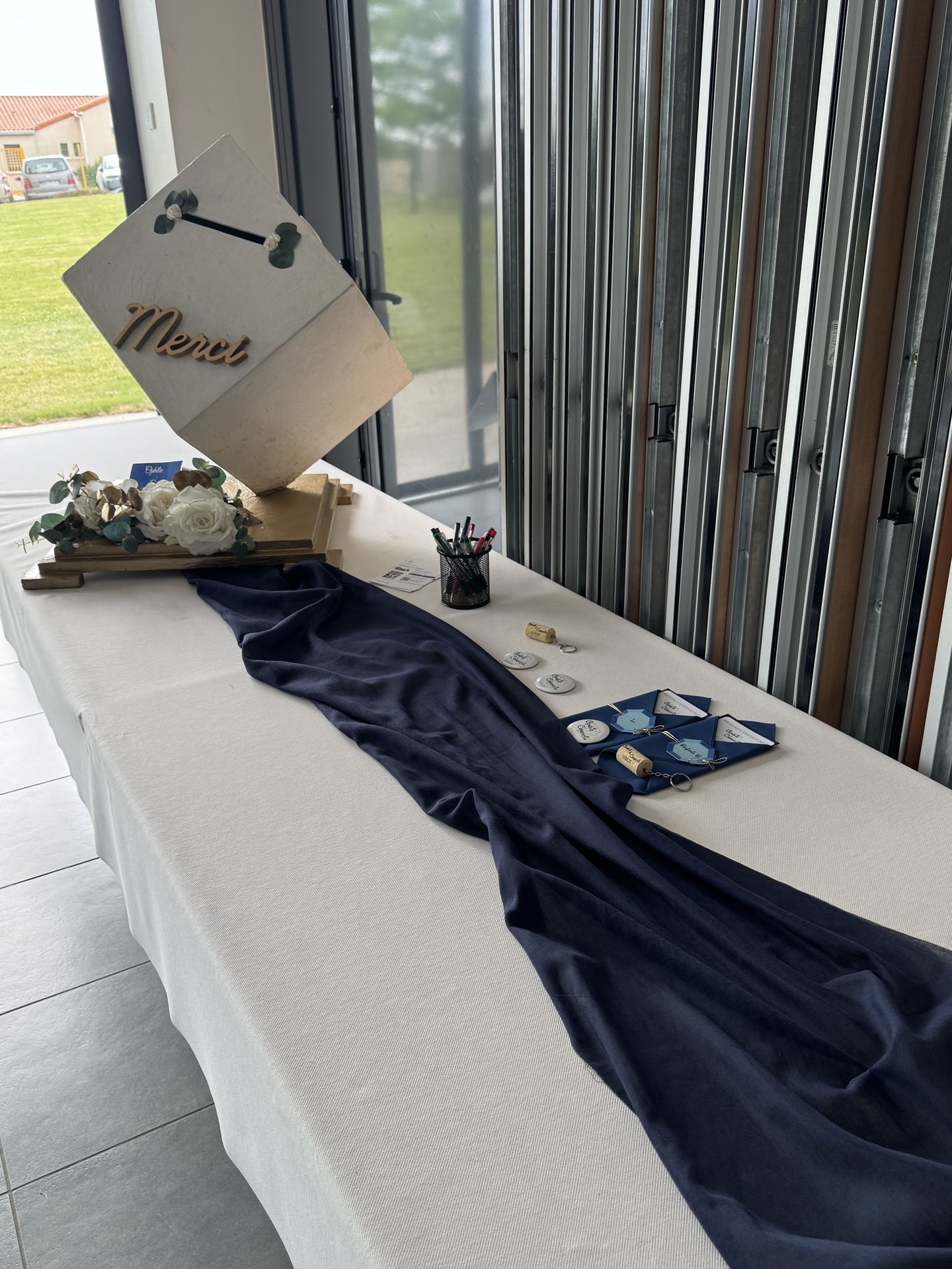 Mariage Espace Galerne Espacen cagnotte chemin de table bleu marine