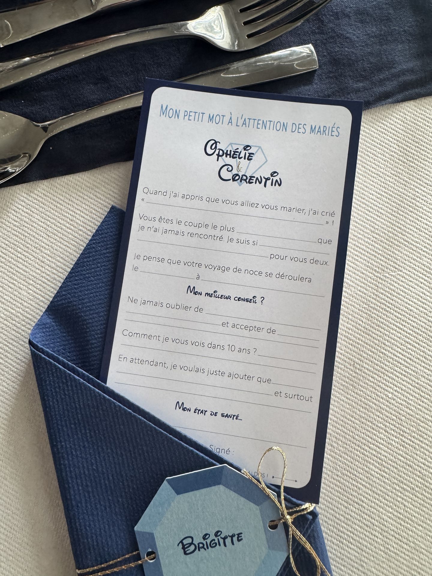 Mariage Espace Galerne Serviette bleu marine diamant marque place mot d'attention mariés