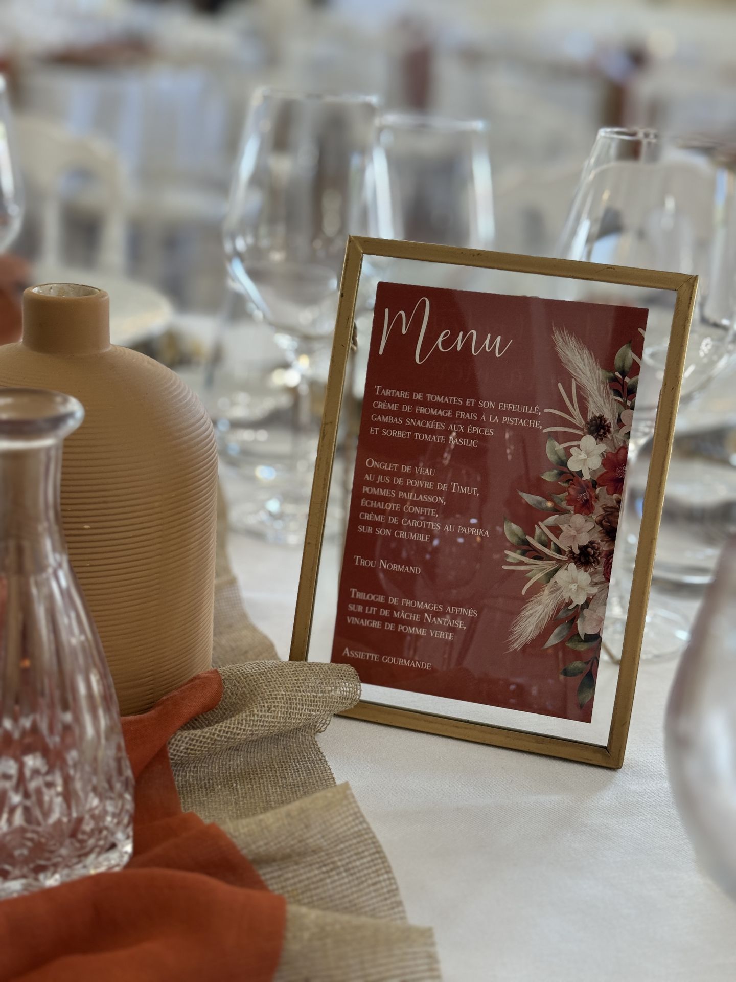 Mariage Domaine de la Jousselinière menu de table terracotta cadre doré